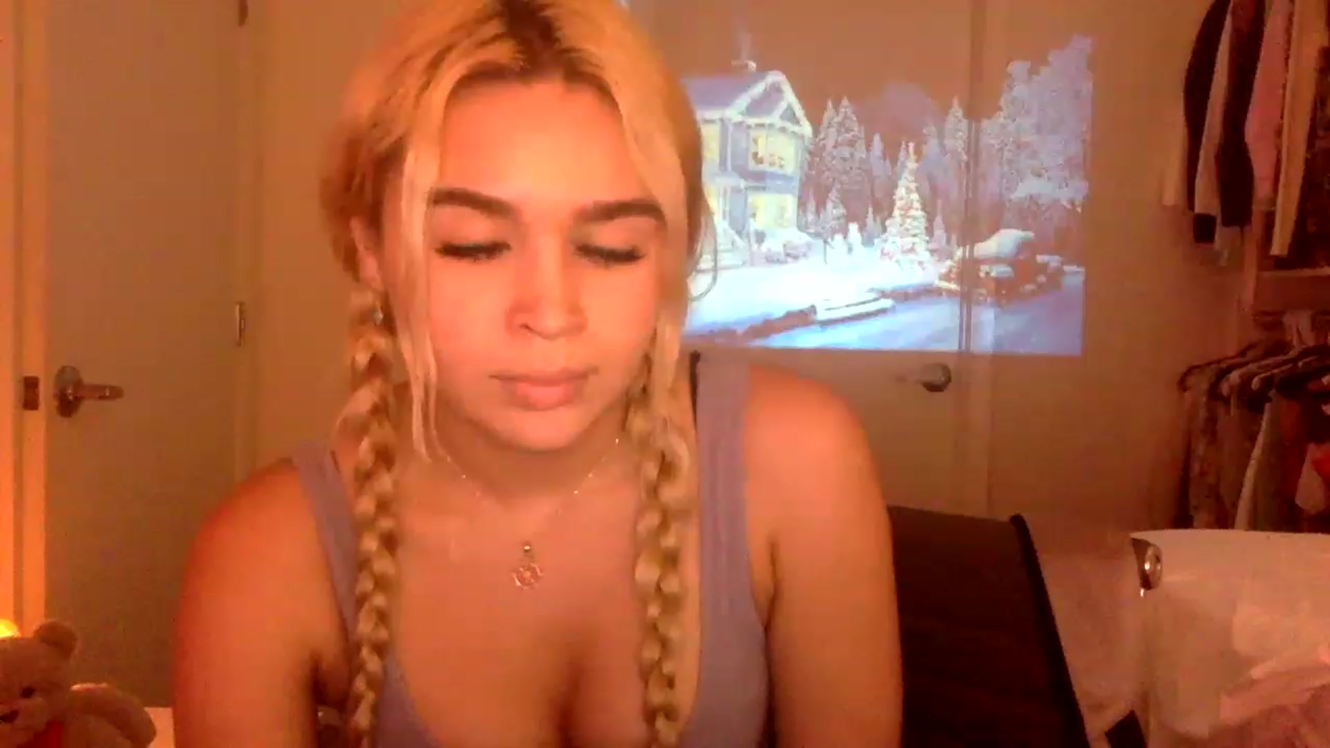 Gallery image thumbnail from sincerelypeny's myfreecams stream on, 12/15/2022, 04:21 image 19 of 20