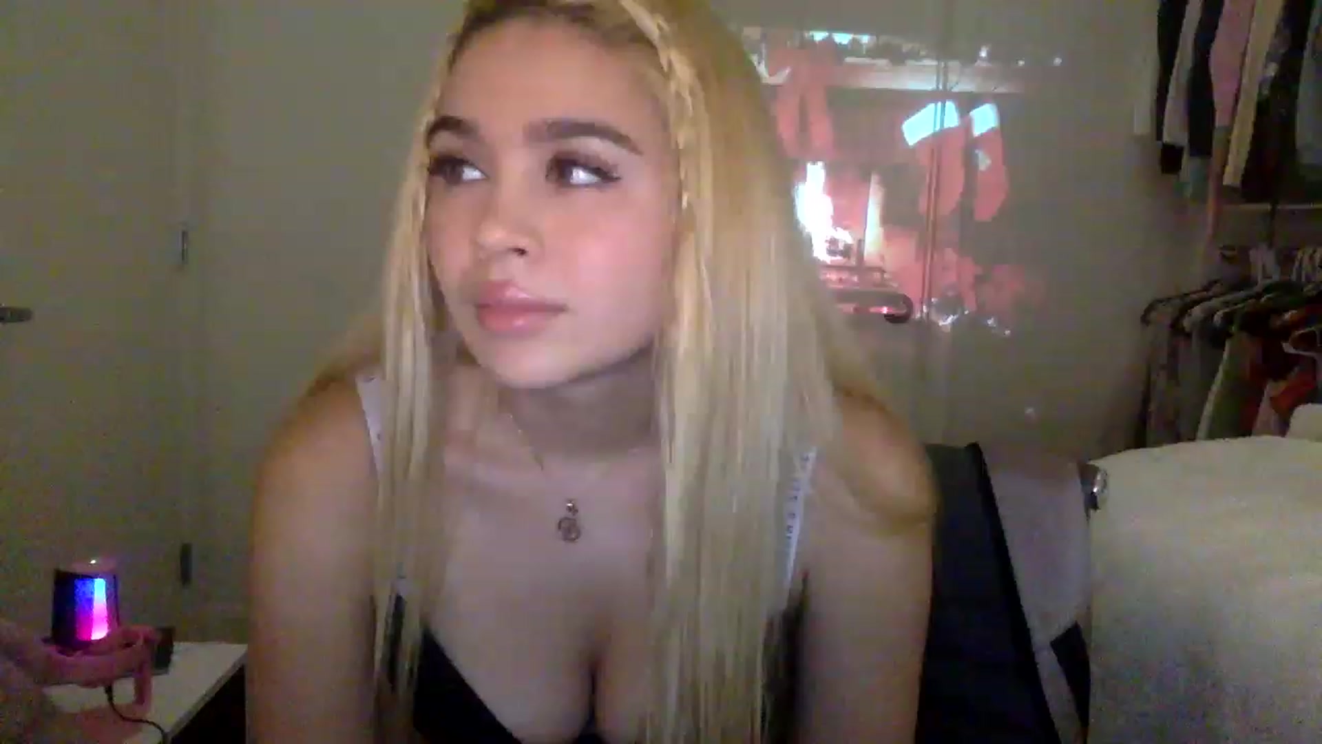 Gallery image thumbnail from sincerelypeny's myfreecams stream on, 12/16/2022, 03:05 image 8 of 20