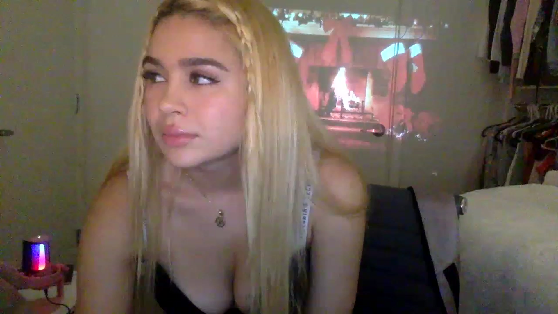Gallery image thumbnail from sincerelypeny's myfreecams stream on, 12/16/2022, 03:05 image 9 of 20