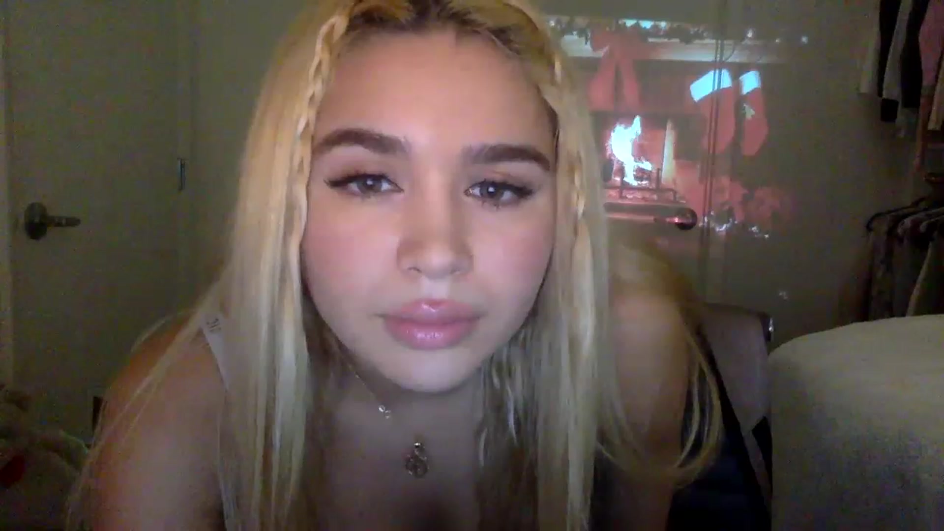 Gallery image thumbnail from sincerelypeny's myfreecams stream on, 12/16/2022, 03:05 image 12 of 20