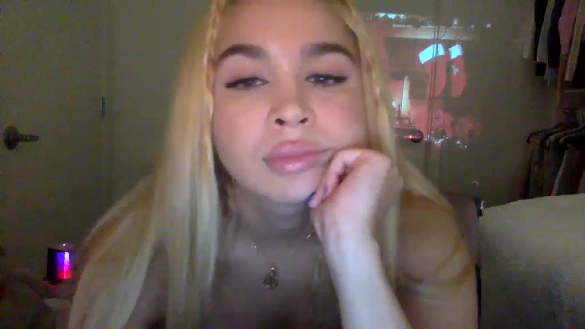 Gallery image thumbnail from sincerelypeny's myfreecams stream on, 12/16/2022, 03:05 image 11 of 20