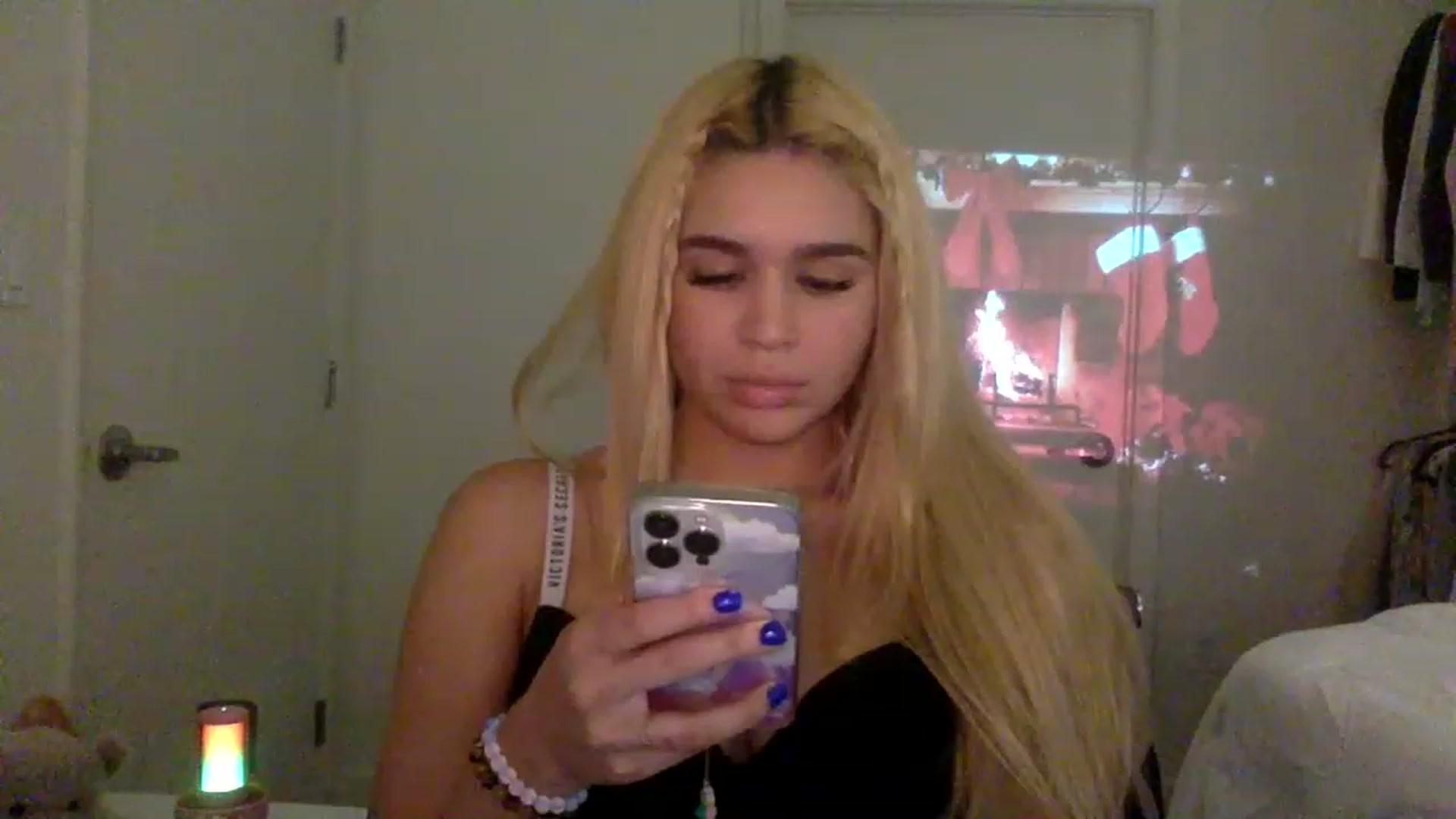 Gallery image thumbnail from sincerelypeny's myfreecams stream on, 12/16/2022, 04:54 image 12 of 20