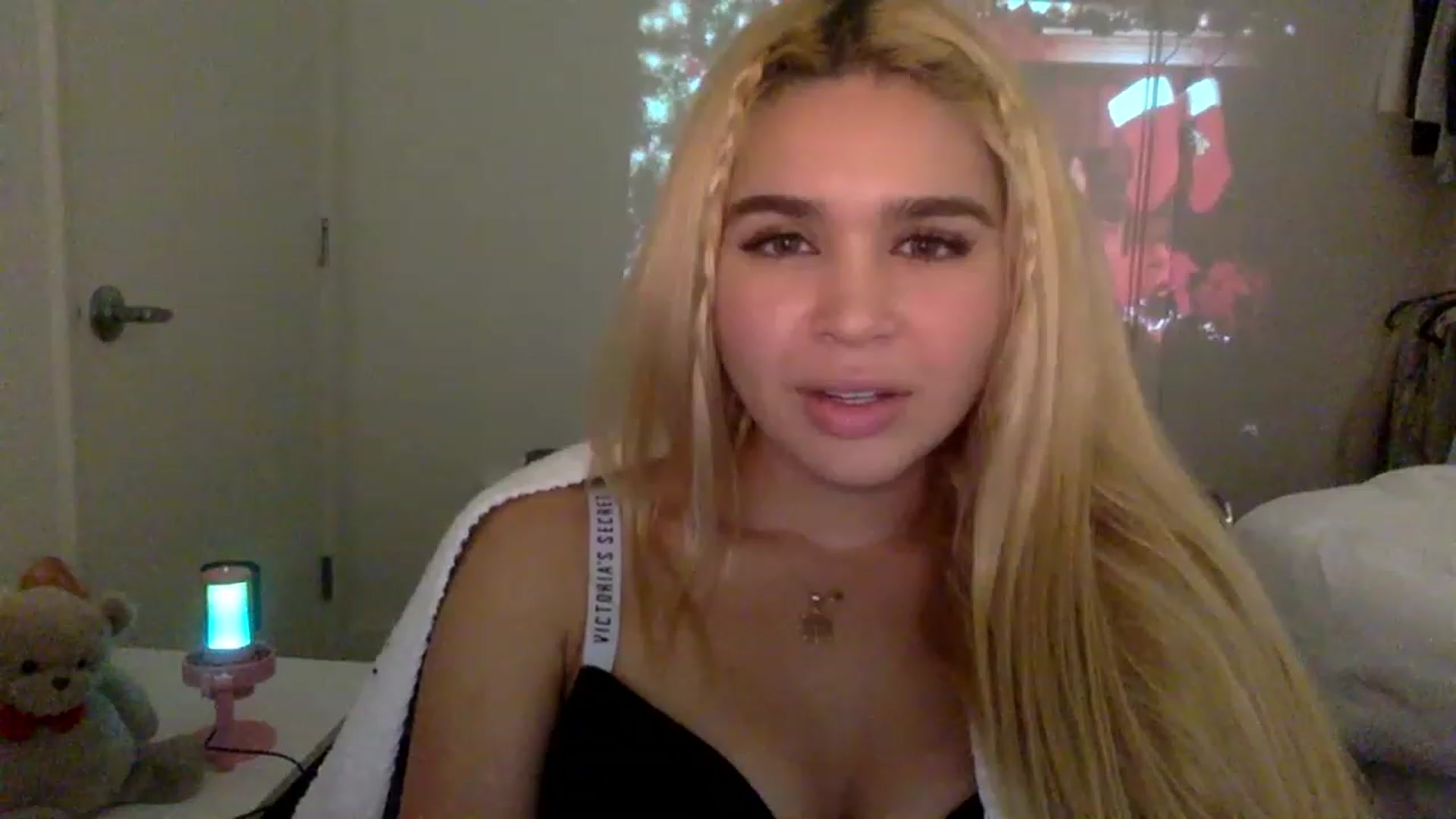 Gallery image thumbnail from sincerelypeny's myfreecams stream on, 12/16/2022, 04:54 image 3 of 20