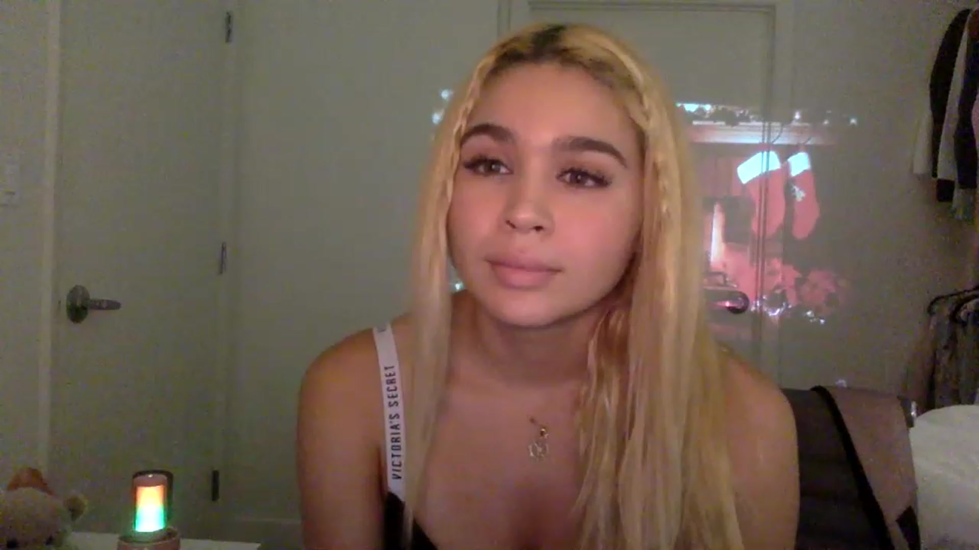 Gallery image thumbnail from sincerelypeny's myfreecams stream on, 12/16/2022, 04:54 image 11 of 20