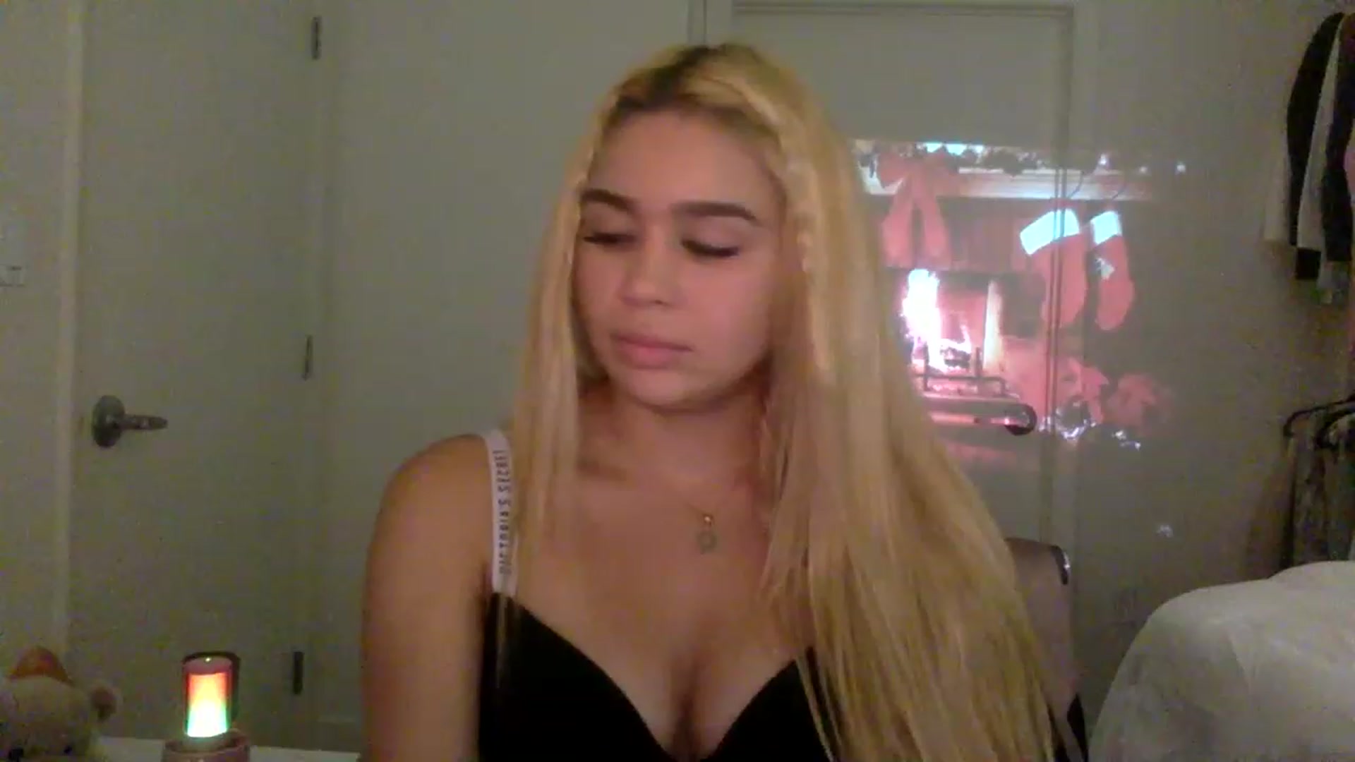 Gallery image thumbnail from sincerelypeny's myfreecams stream on, 12/16/2022, 04:54 image 14 of 20