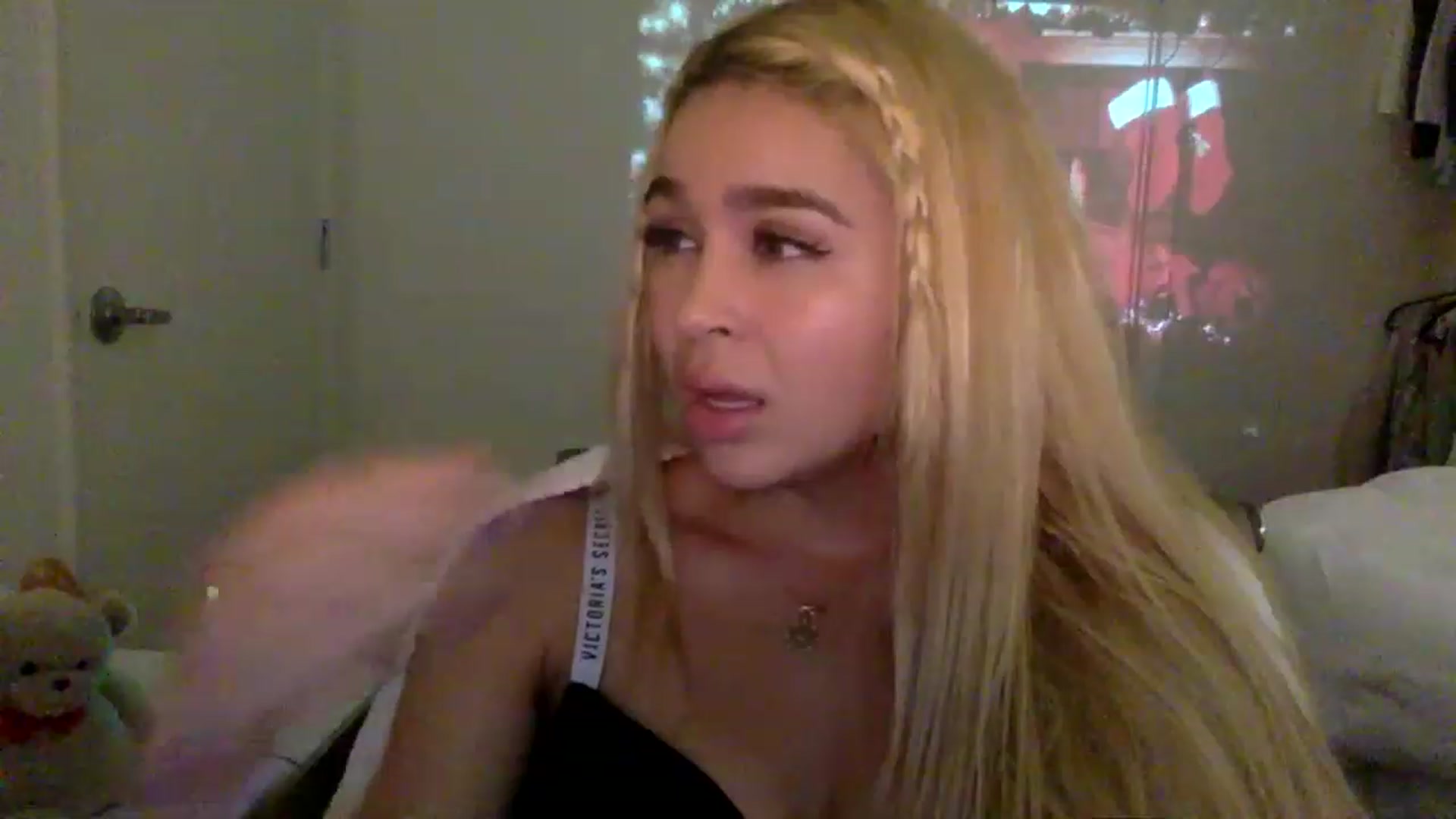 Gallery image thumbnail from sincerelypeny's myfreecams stream on, 12/16/2022, 04:54 image 4 of 20