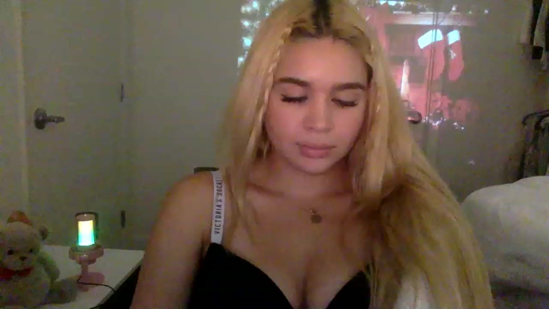 Gallery image thumbnail from sincerelypeny's myfreecams stream on, 12/16/2022, 04:54 image 8 of 20