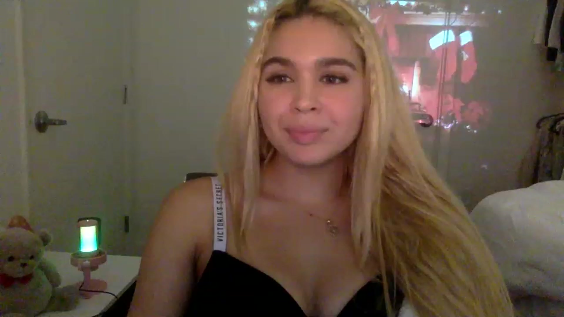 Gallery image thumbnail from sincerelypeny's myfreecams stream on, 12/16/2022, 04:54 image 6 of 20