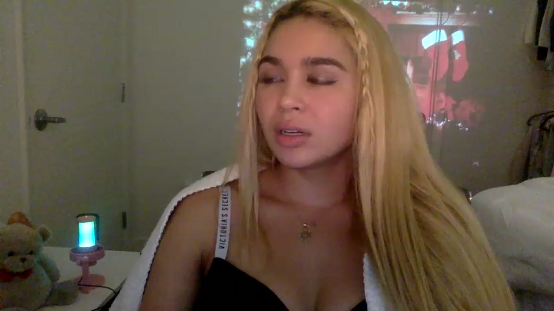 Gallery image thumbnail from sincerelypeny's myfreecams stream on, 12/16/2022, 04:54 image 2 of 20