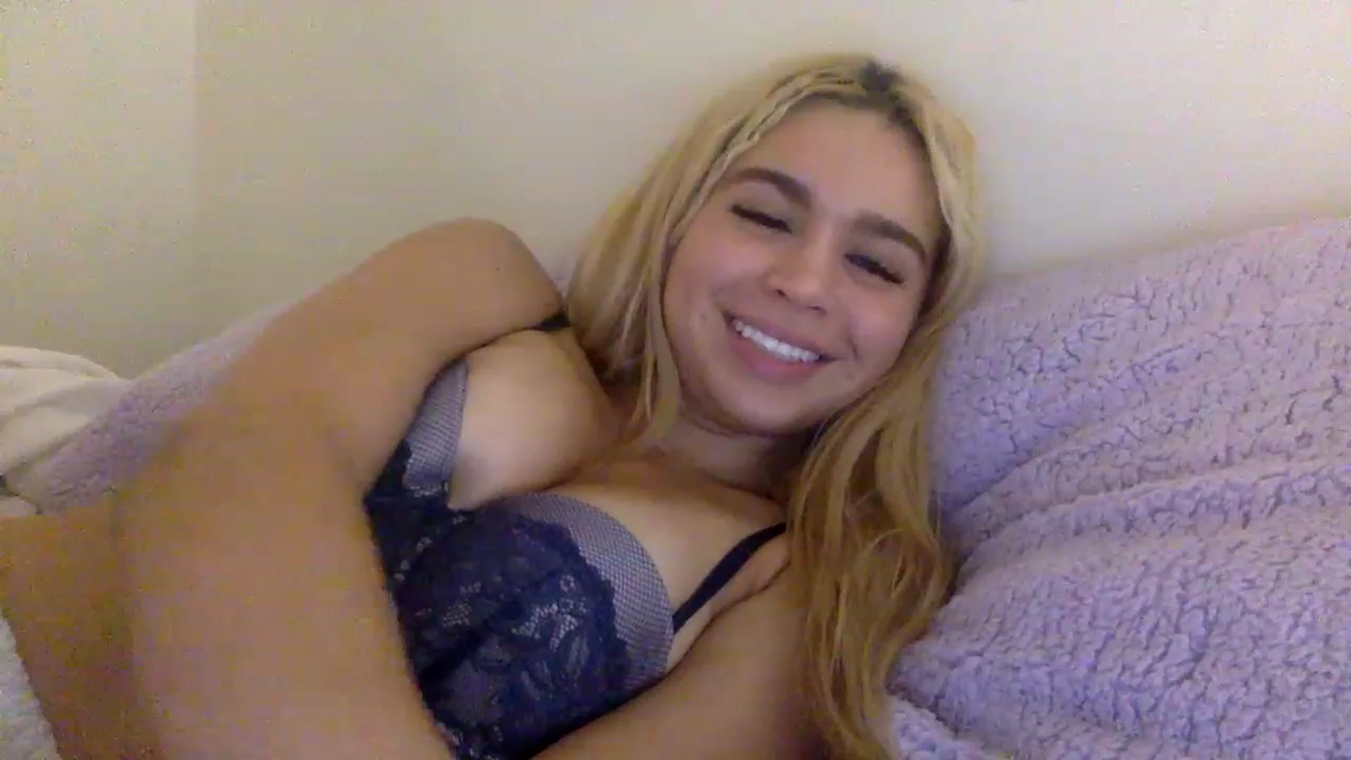 Gallery image thumbnail from sincerelypeny's myfreecams stream on, 12/18/2022, 08:06 image 15 of 20
