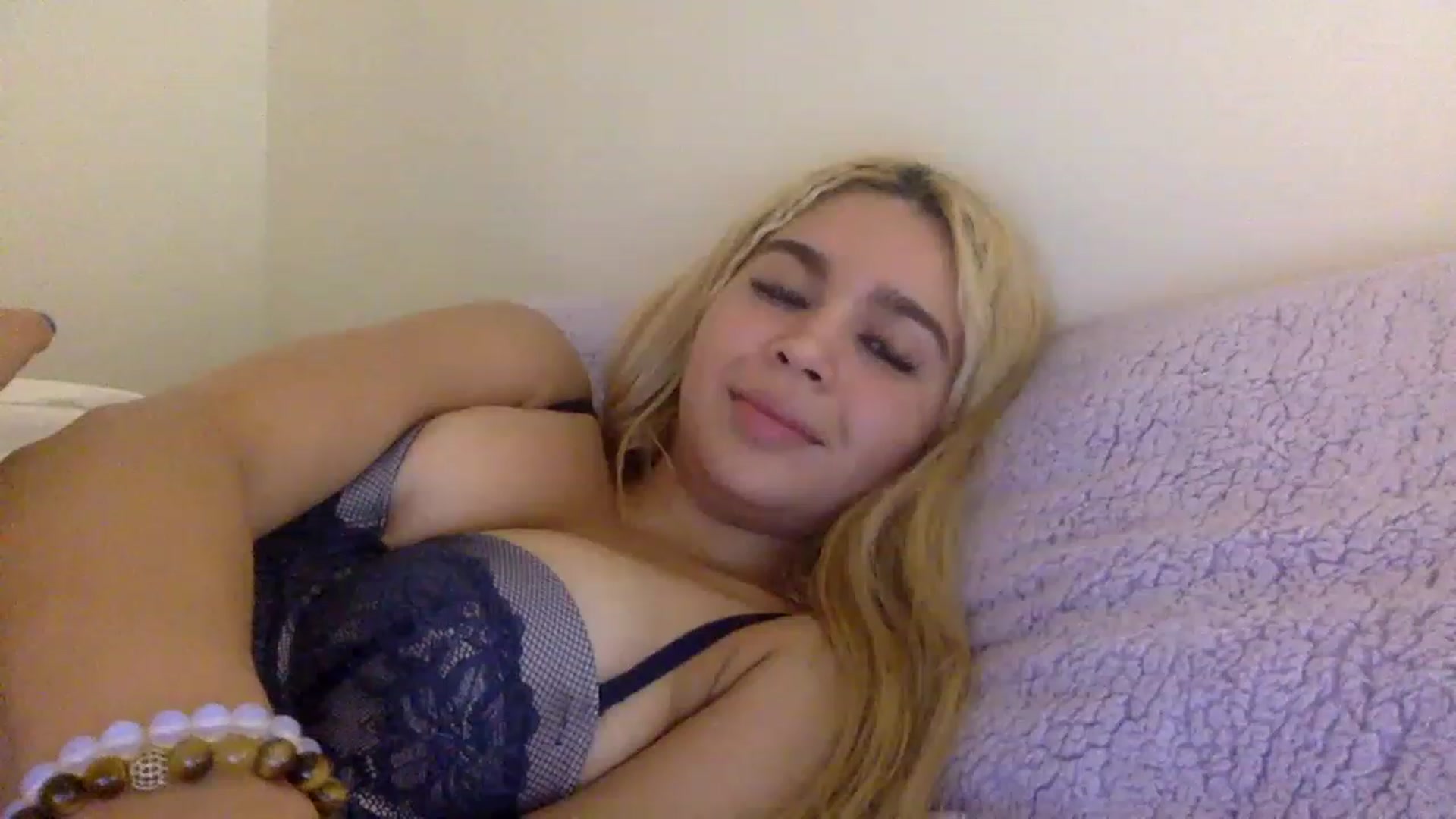Gallery image thumbnail from sincerelypeny's myfreecams stream on, 12/18/2022, 08:06 image 9 of 20