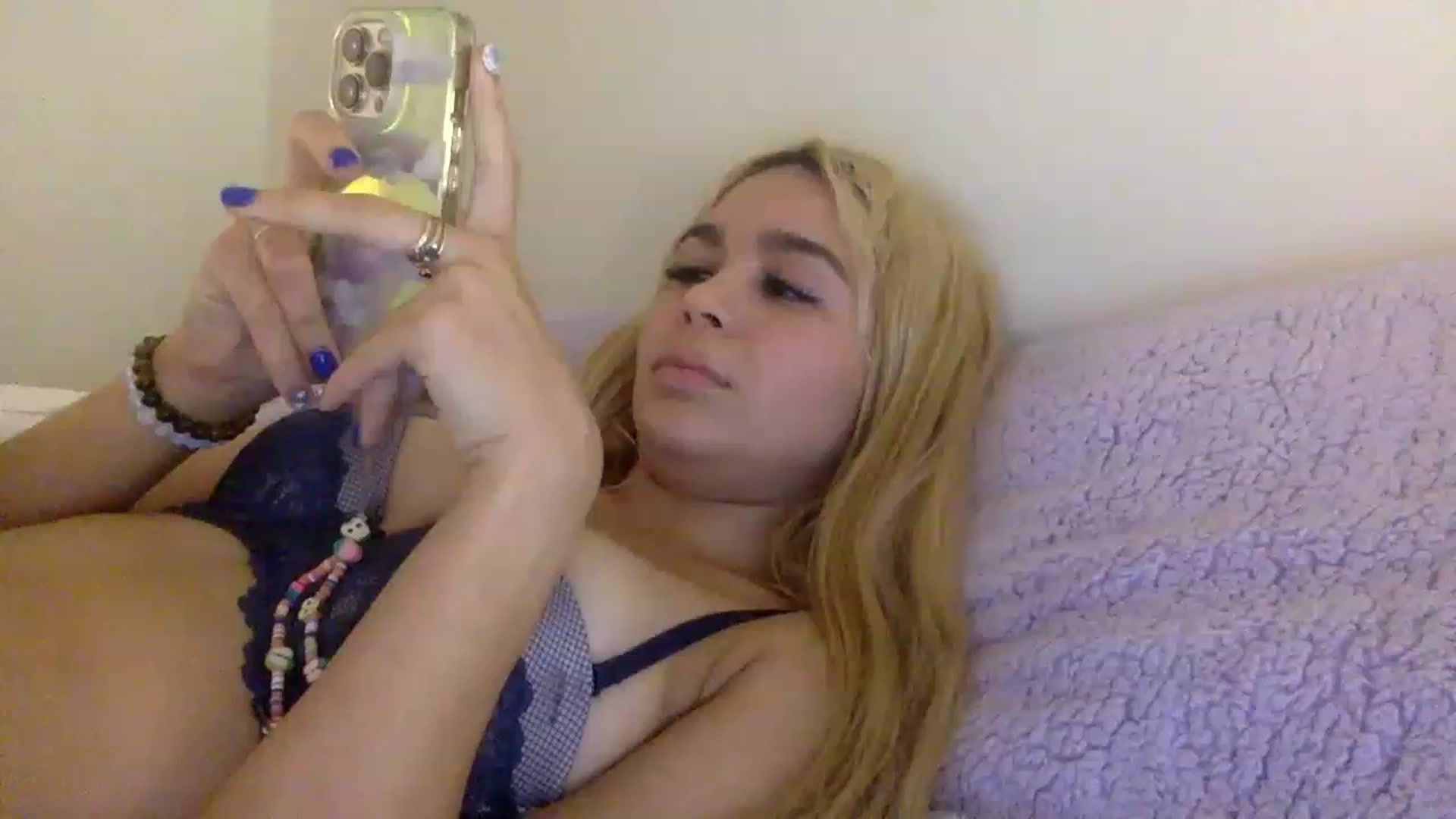 Gallery image thumbnail from sincerelypeny's myfreecams stream on, 12/18/2022, 08:06 image 7 of 20