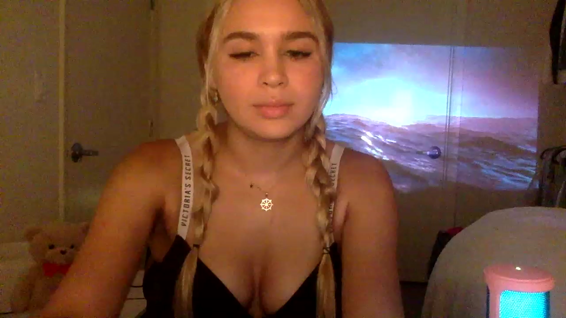 Gallery image thumbnail from sincerelypeny's myfreecams stream on, 12/20/2022, 02:16 image 12 of 20