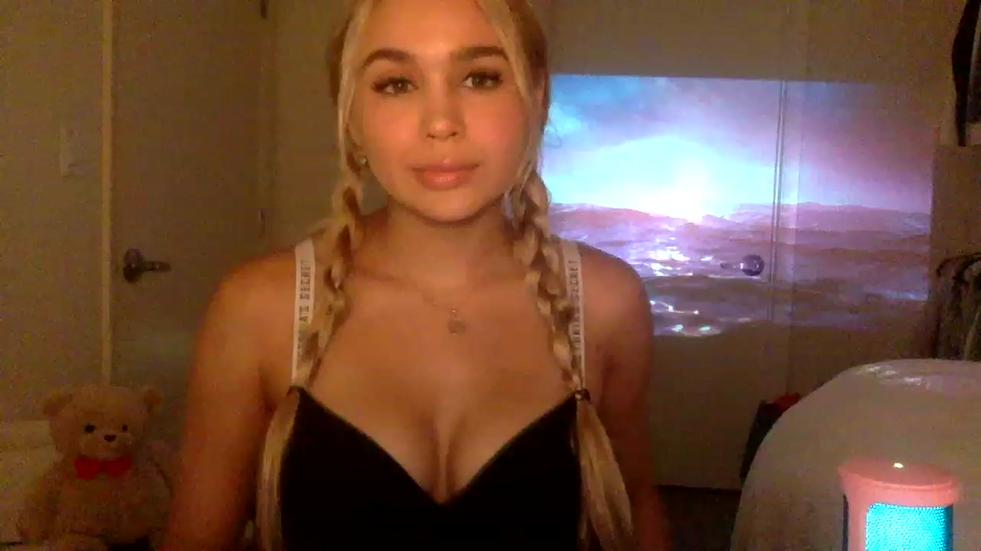 Gallery image thumbnail from sincerelypeny's myfreecams stream on, 12/20/2022, 02:16 image 11 of 20