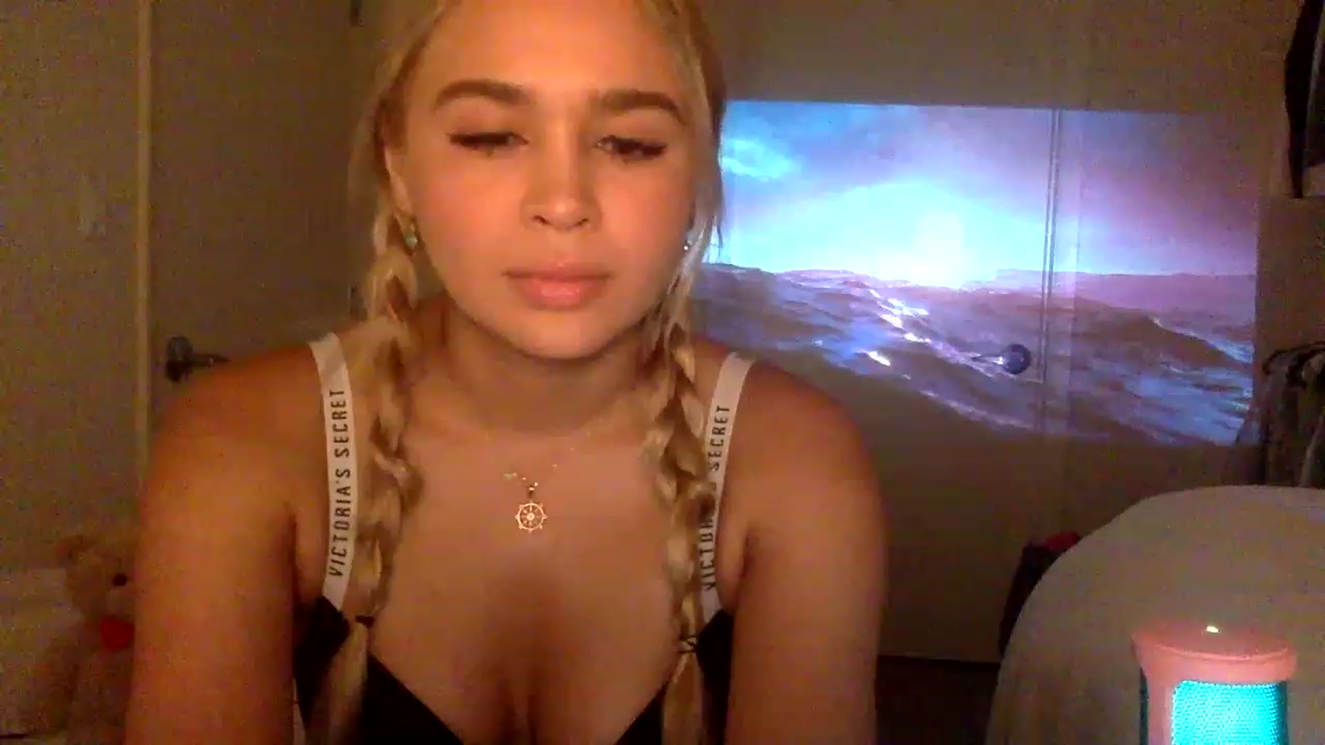 Gallery image thumbnail from sincerelypeny's myfreecams stream on, 12/20/2022, 02:16 image 4 of 20