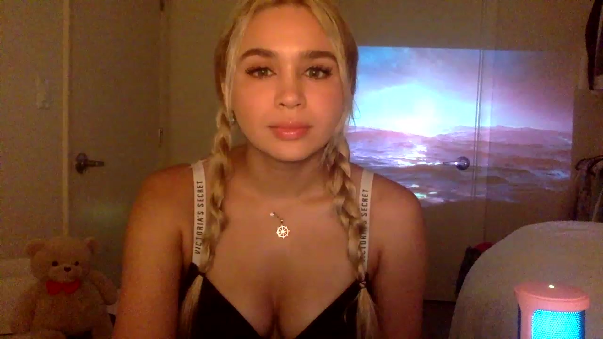 Gallery image thumbnail from sincerelypeny's myfreecams stream on, 12/20/2022, 02:16 image 17 of 20