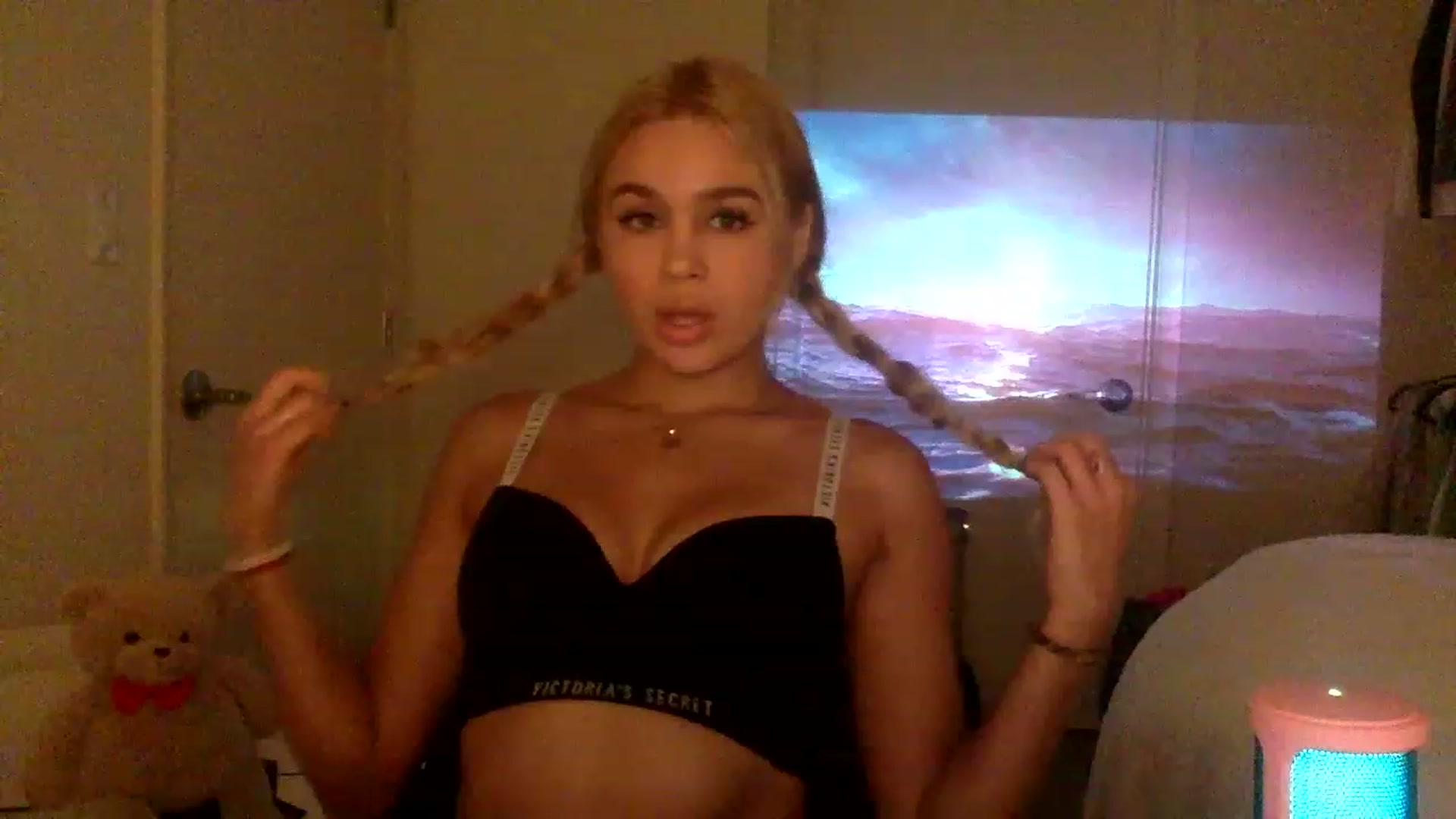 Gallery image thumbnail from sincerelypeny's myfreecams stream on, 12/20/2022, 02:16 image 5 of 20