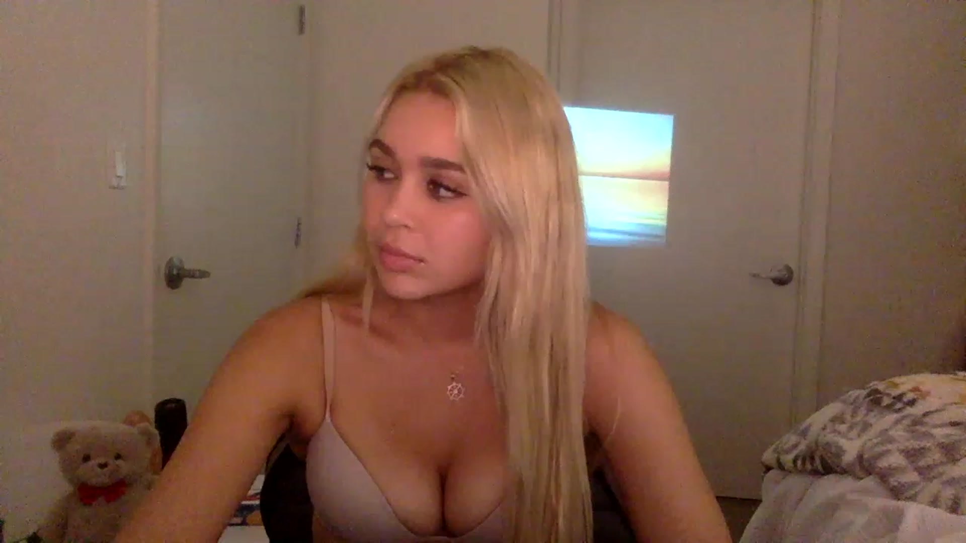 Gallery image thumbnail from sincerelypeny's myfreecams stream on, 12/21/2022, 01:25 image 9 of 20