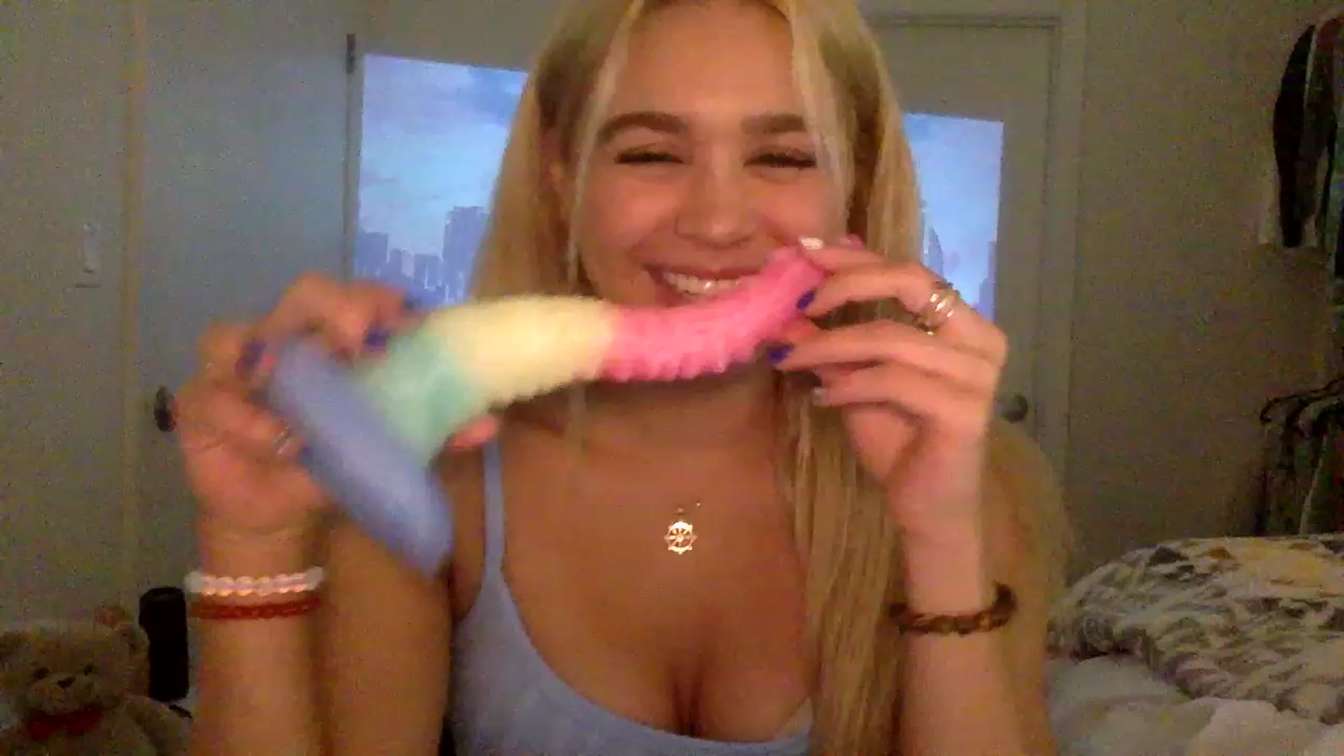 Gallery image thumbnail from sincerelypeny's myfreecams stream on, 12/21/2022, 01:25 image 4 of 20