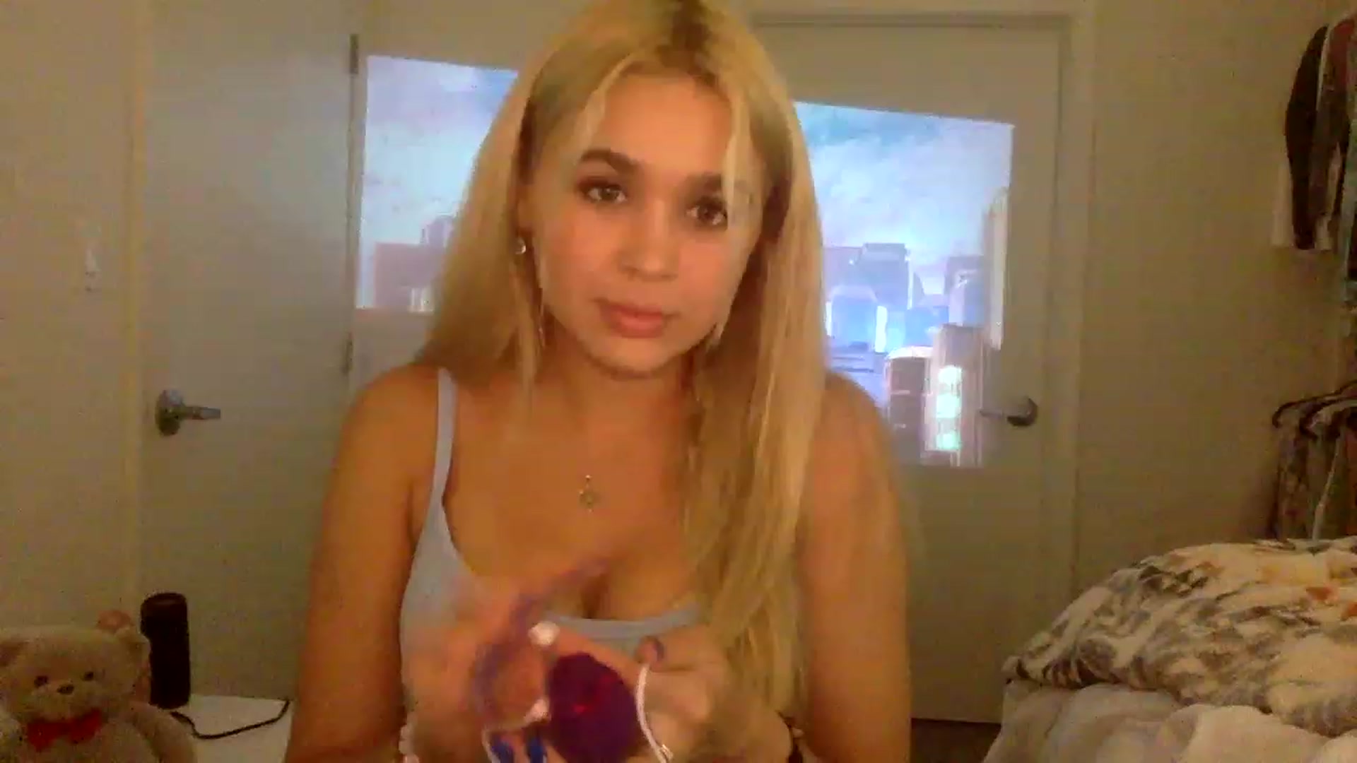 Gallery image thumbnail from sincerelypeny's myfreecams stream on, 12/21/2022, 01:25 image 5 of 20