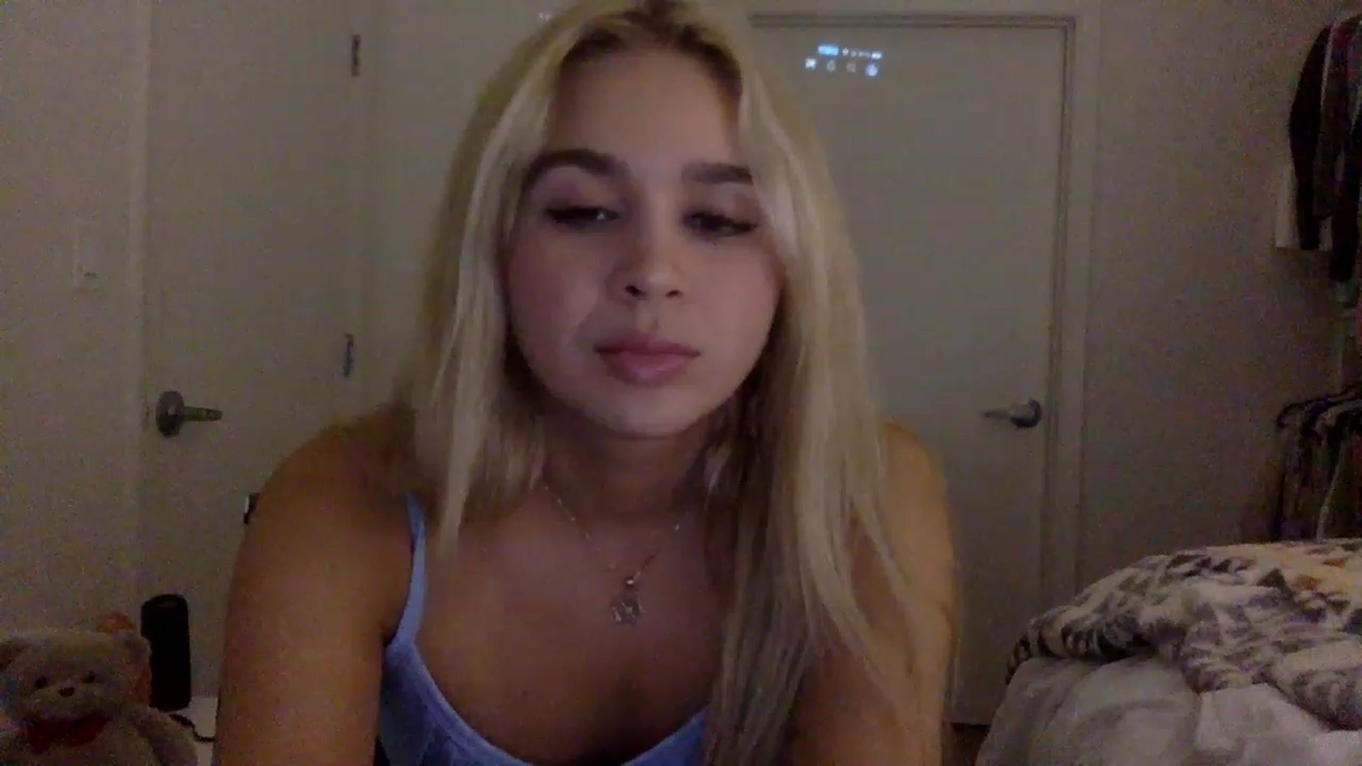 Gallery image thumbnail from sincerelypeny's myfreecams stream on, 12/21/2022, 01:25 image 1 of 20