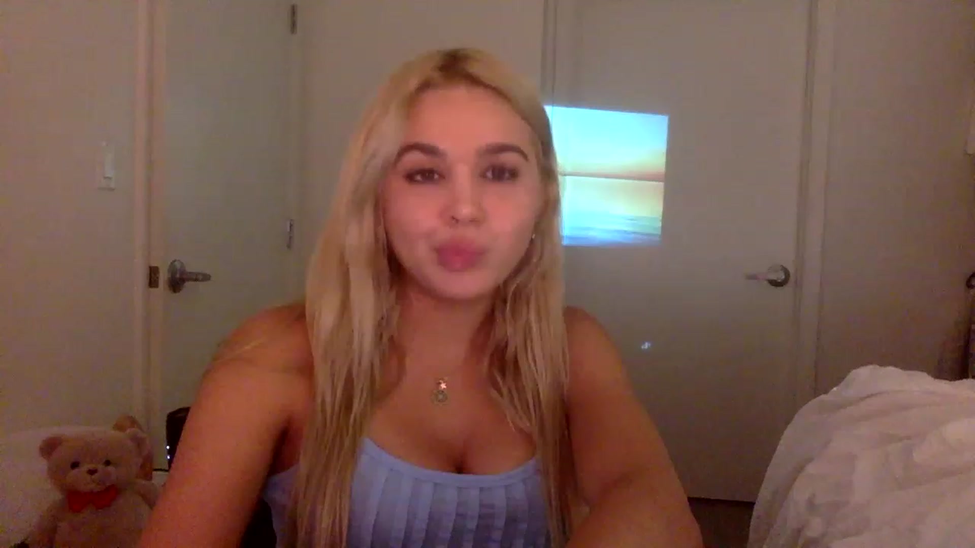 Gallery image thumbnail from sincerelypeny's myfreecams stream on, 12/21/2022, 03:27 image 1 of 20
