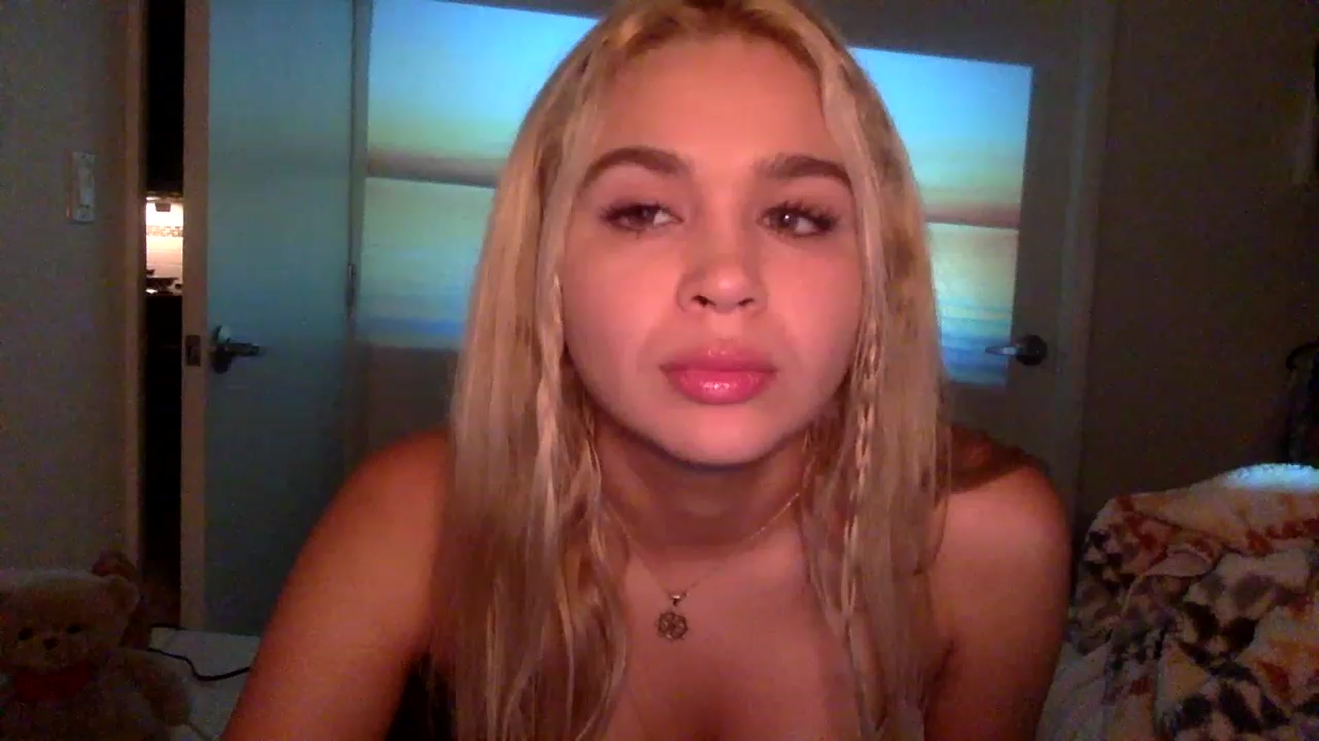Gallery image thumbnail from sincerelypeny's myfreecams stream on, 12/21/2022, 05:51 image 12 of 20