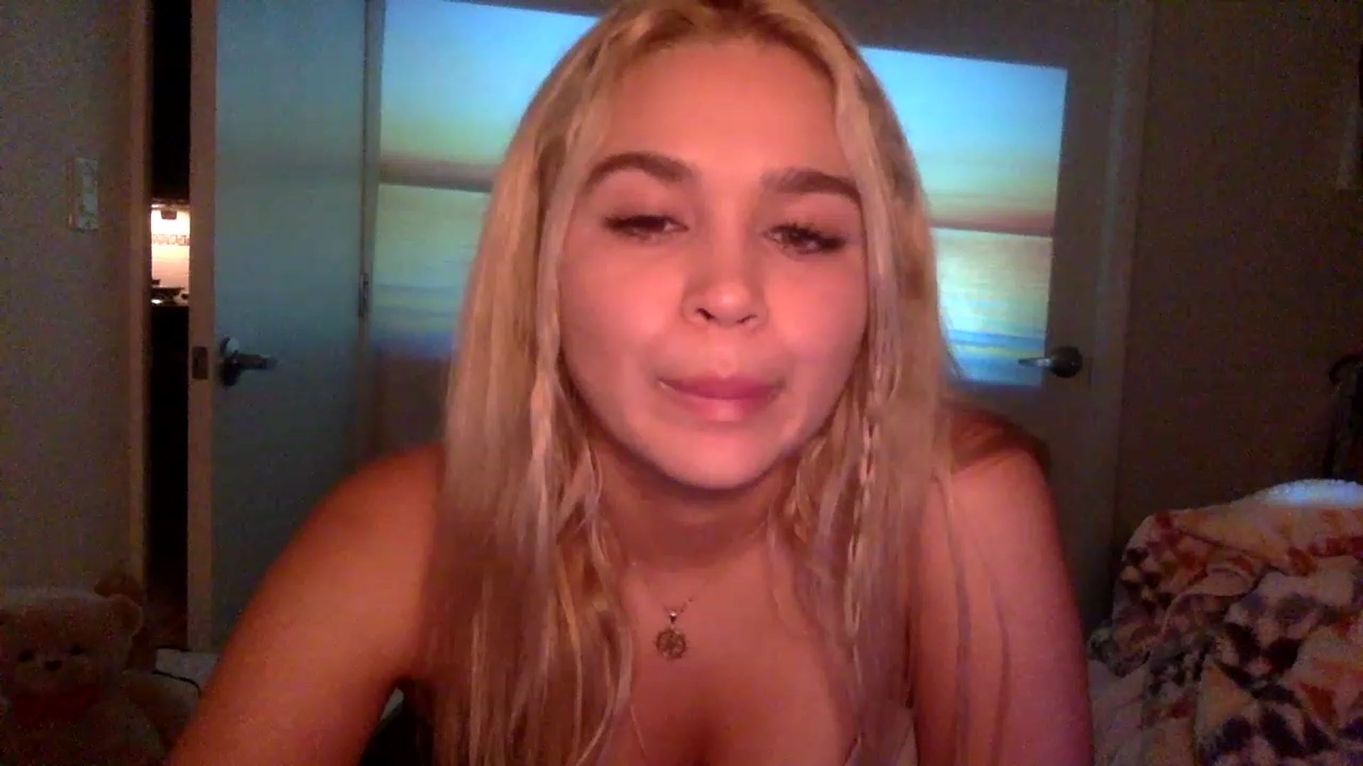 Gallery image thumbnail from sincerelypeny's myfreecams stream on, 12/21/2022, 05:51 image 15 of 20