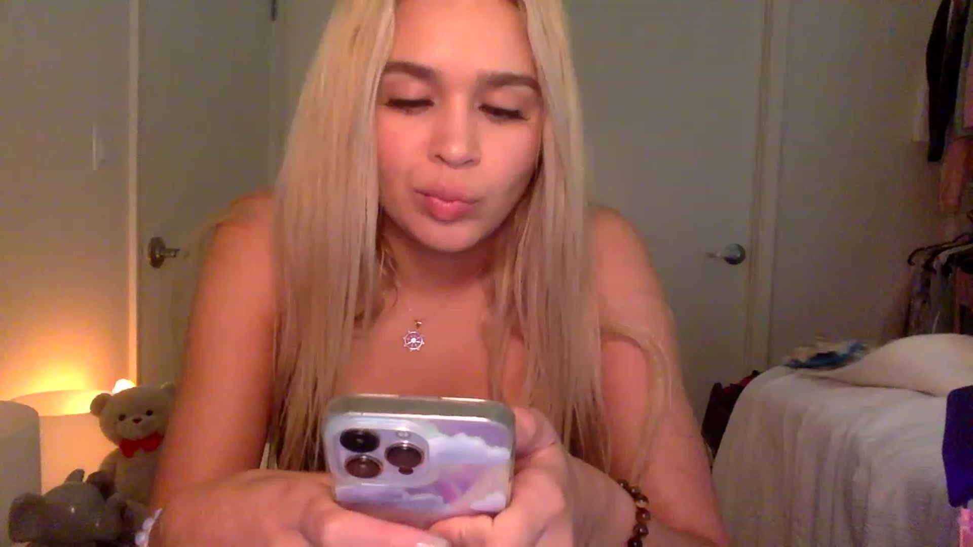Gallery image thumbnail from sincerelypeny's myfreecams stream on, 12/22/2022, 06:25 image 8 of 20