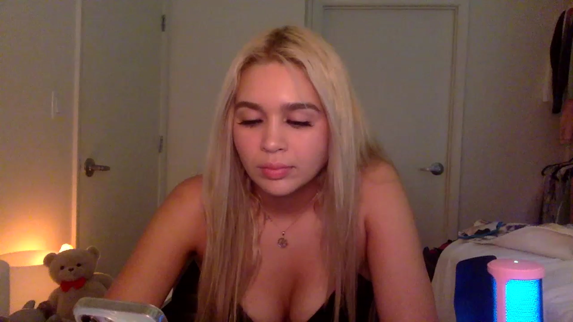 Gallery image thumbnail from sincerelypeny's myfreecams stream on, 12/22/2022, 06:25 image 1 of 20