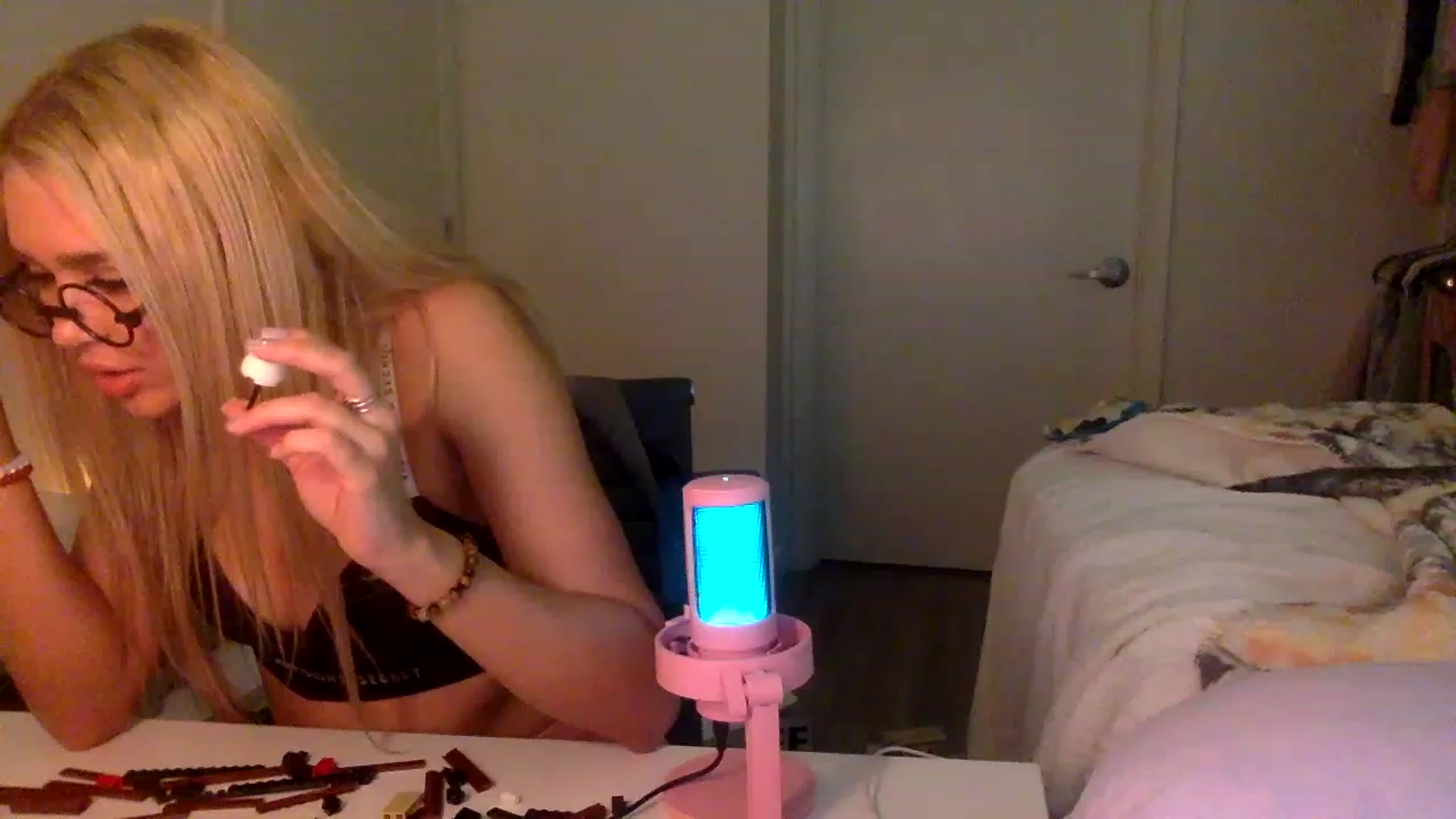 Gallery image thumbnail from sincerelypeny's myfreecams stream on, 12/22/2022, 06:25 image 4 of 20