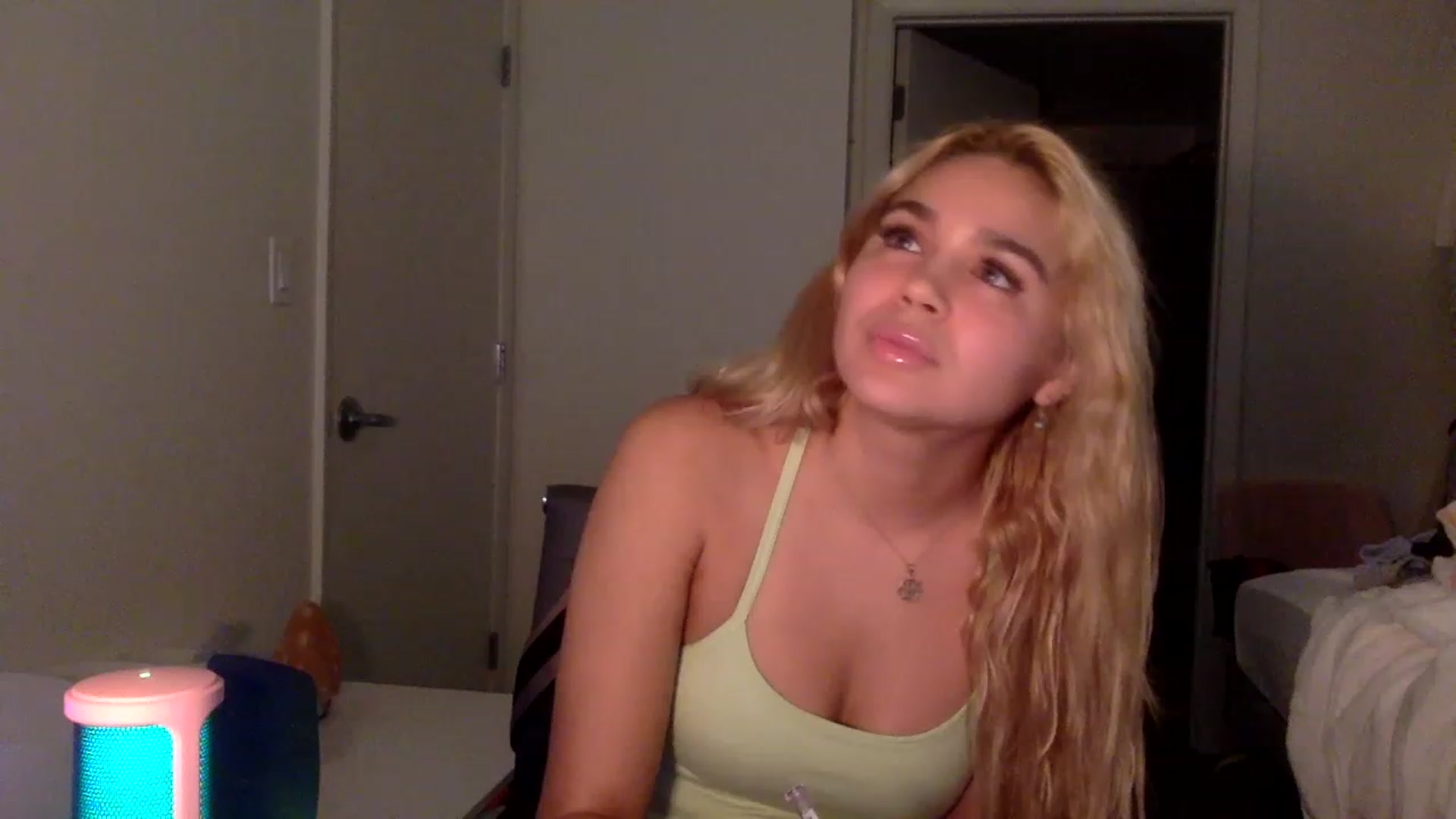Gallery image thumbnail from sincerelypeny's myfreecams stream on, 01/03/2023, 09:12 image 8 of 20