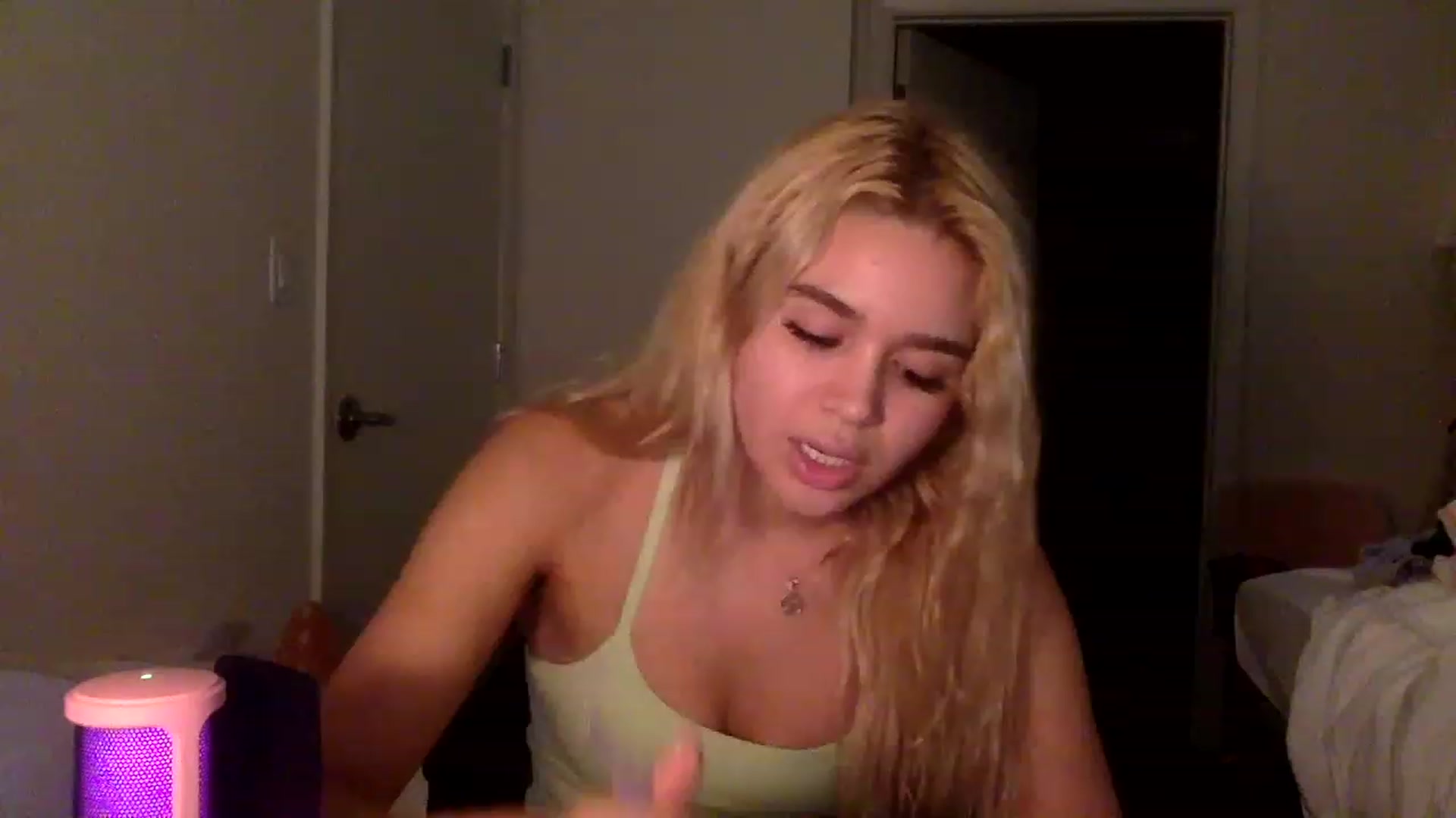 Gallery image thumbnail from sincerelypeny's myfreecams stream on, 01/03/2023, 09:12 image 1 of 20