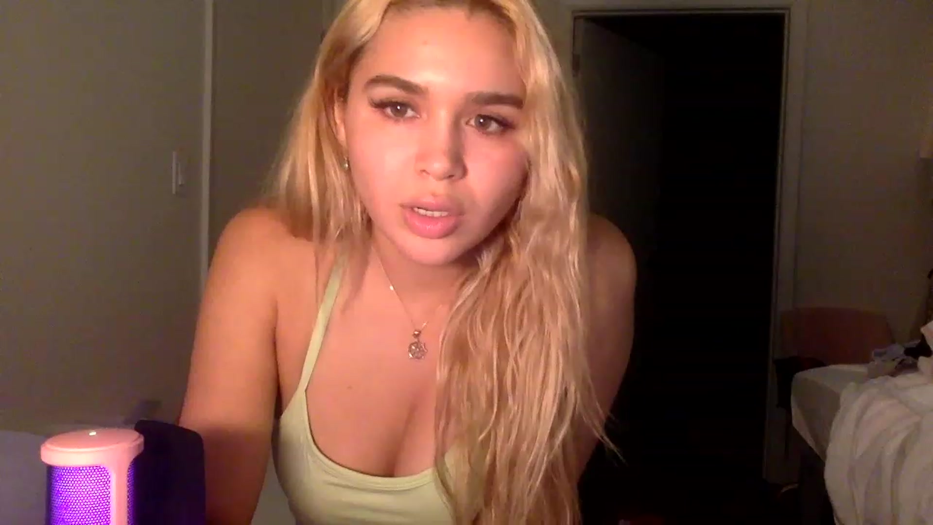 Gallery image thumbnail from sincerelypeny's myfreecams stream on, 01/03/2023, 09:12 image 3 of 20