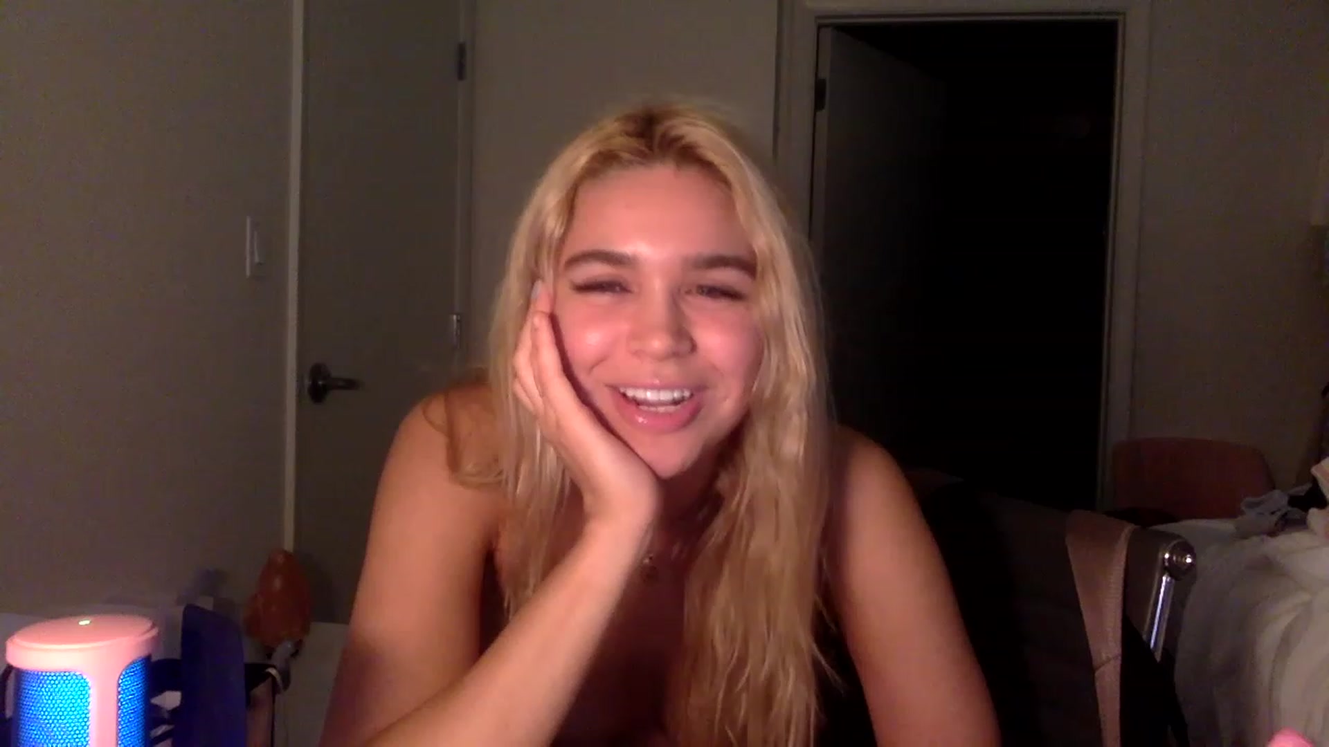 Gallery image thumbnail from sincerelypeny's myfreecams stream on, 01/03/2023, 09:12 image 16 of 20