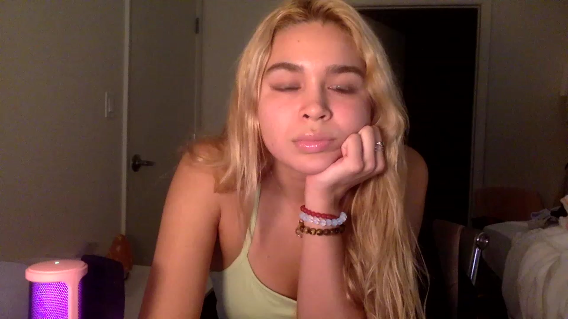 Gallery image thumbnail from sincerelypeny's myfreecams stream on, 01/03/2023, 09:12 image 9 of 20