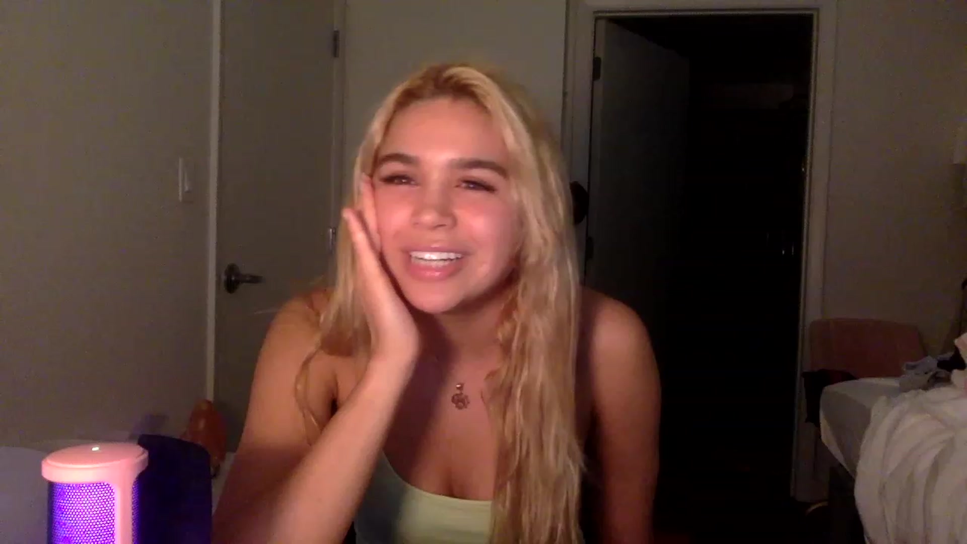 Gallery image thumbnail from sincerelypeny's myfreecams stream on, 01/03/2023, 09:12 image 7 of 20