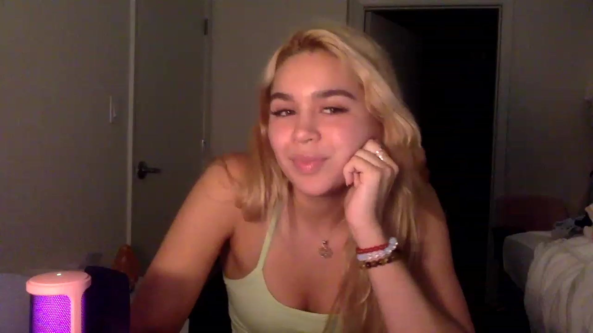 Gallery image thumbnail from sincerelypeny's myfreecams stream on, 01/03/2023, 09:12 image 5 of 20
