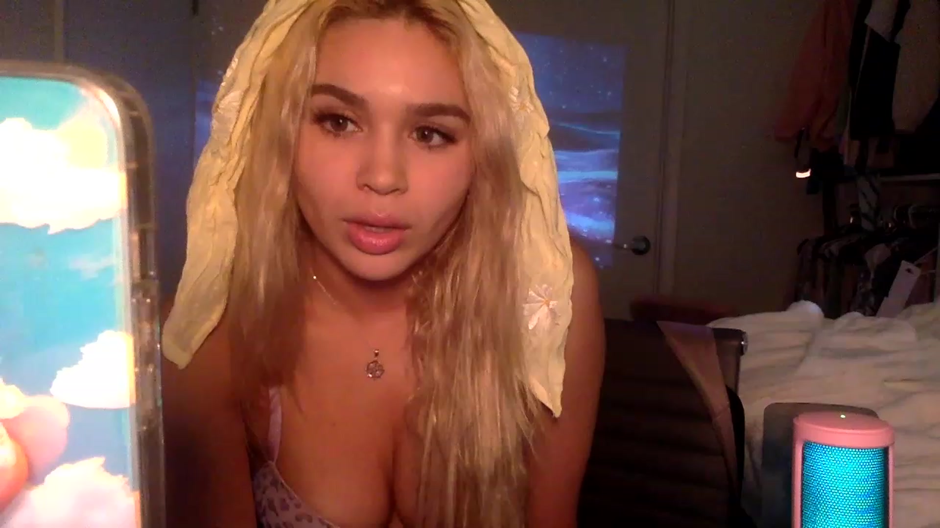Gallery image thumbnail from sincerelypeny's myfreecams stream on, 01/07/2023, 08:05 image 7 of 20