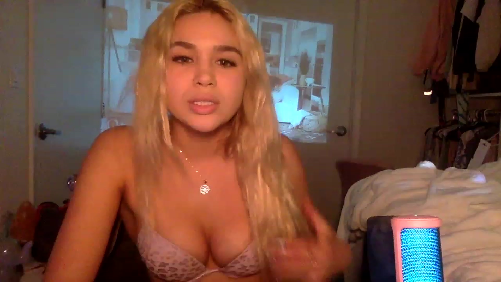 Gallery image thumbnail from sincerelypeny's myfreecams stream on, 01/07/2023, 08:05 image 5 of 20