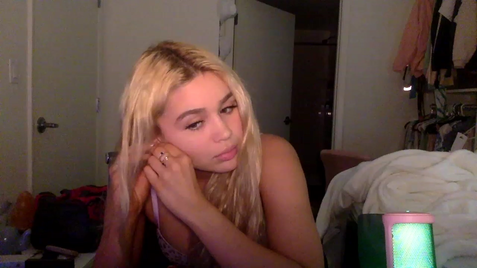 Gallery image thumbnail from sincerelypeny's myfreecams stream on, 01/07/2023, 08:05 image 2 of 20