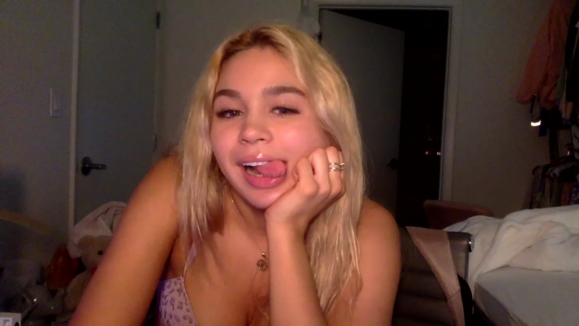 Gallery image thumbnail from sincerelypeny's myfreecams stream on, 01/07/2023, 09:17 image 8 of 20