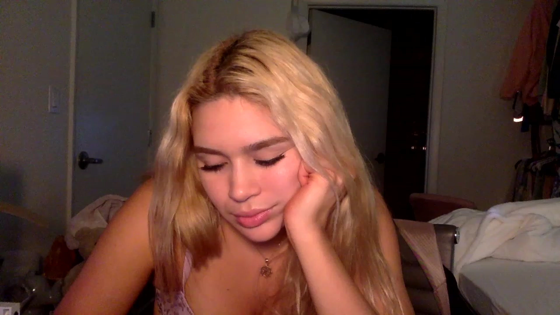 Gallery image thumbnail from sincerelypeny's myfreecams stream on, 01/07/2023, 09:17 image 10 of 20