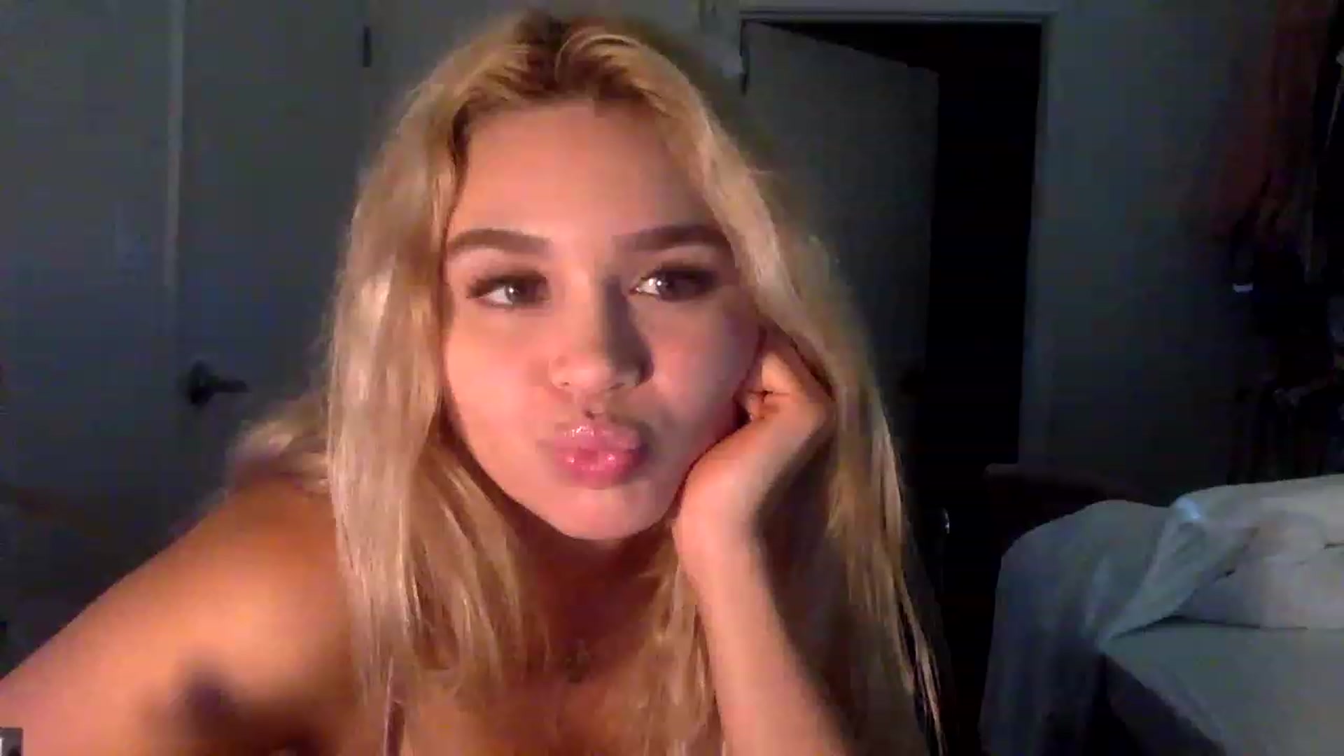 Gallery image thumbnail from sincerelypeny's myfreecams stream on, 01/07/2023, 09:17 image 11 of 20