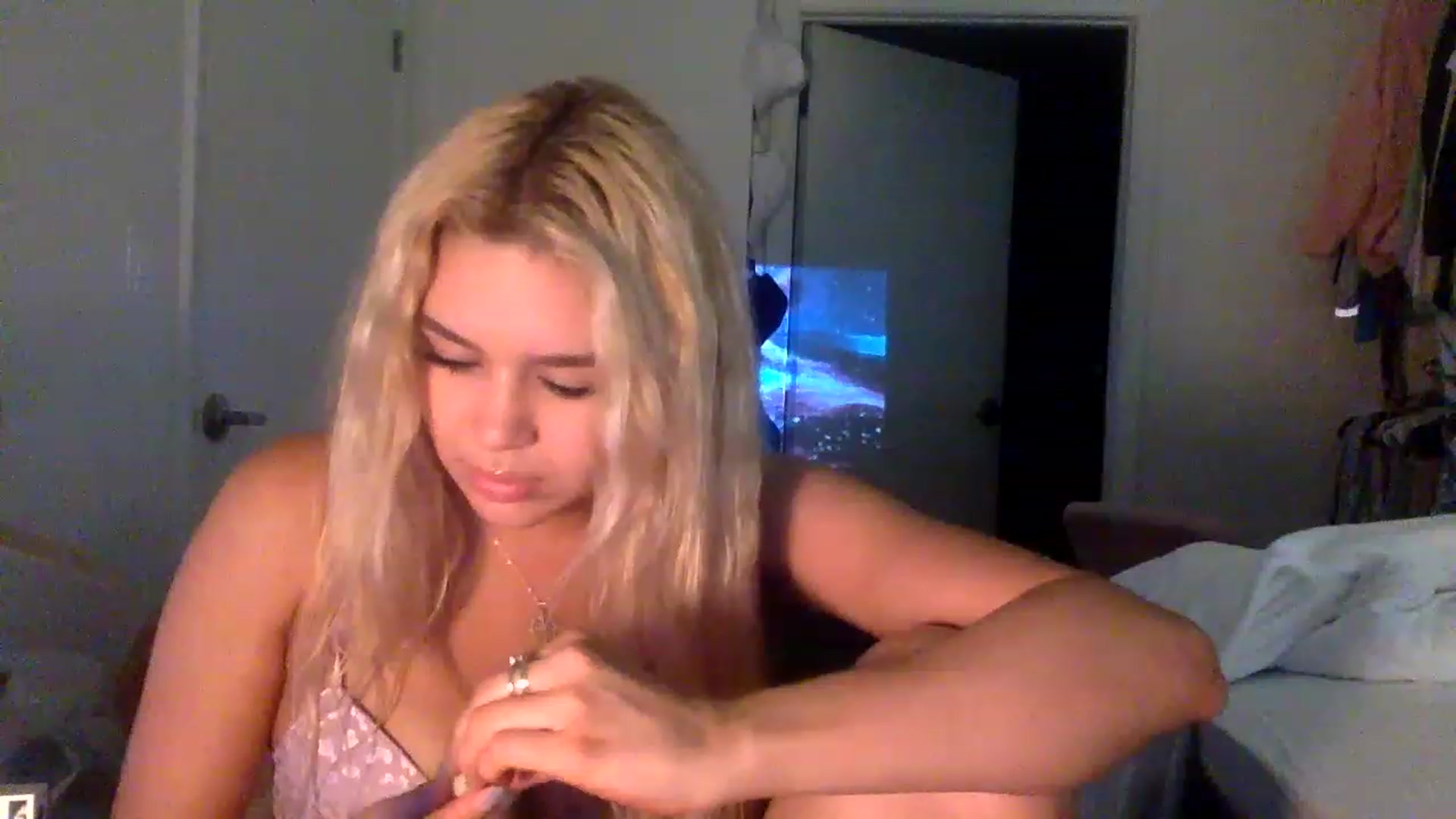 Gallery image thumbnail from sincerelypeny's myfreecams stream on, 01/07/2023, 09:17 image 19 of 20