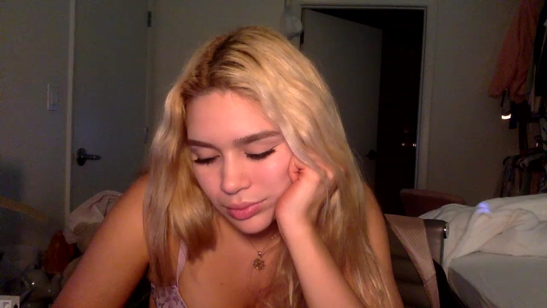 Gallery image thumbnail from sincerelypeny's myfreecams stream on, 01/07/2023, 09:17 image 9 of 20