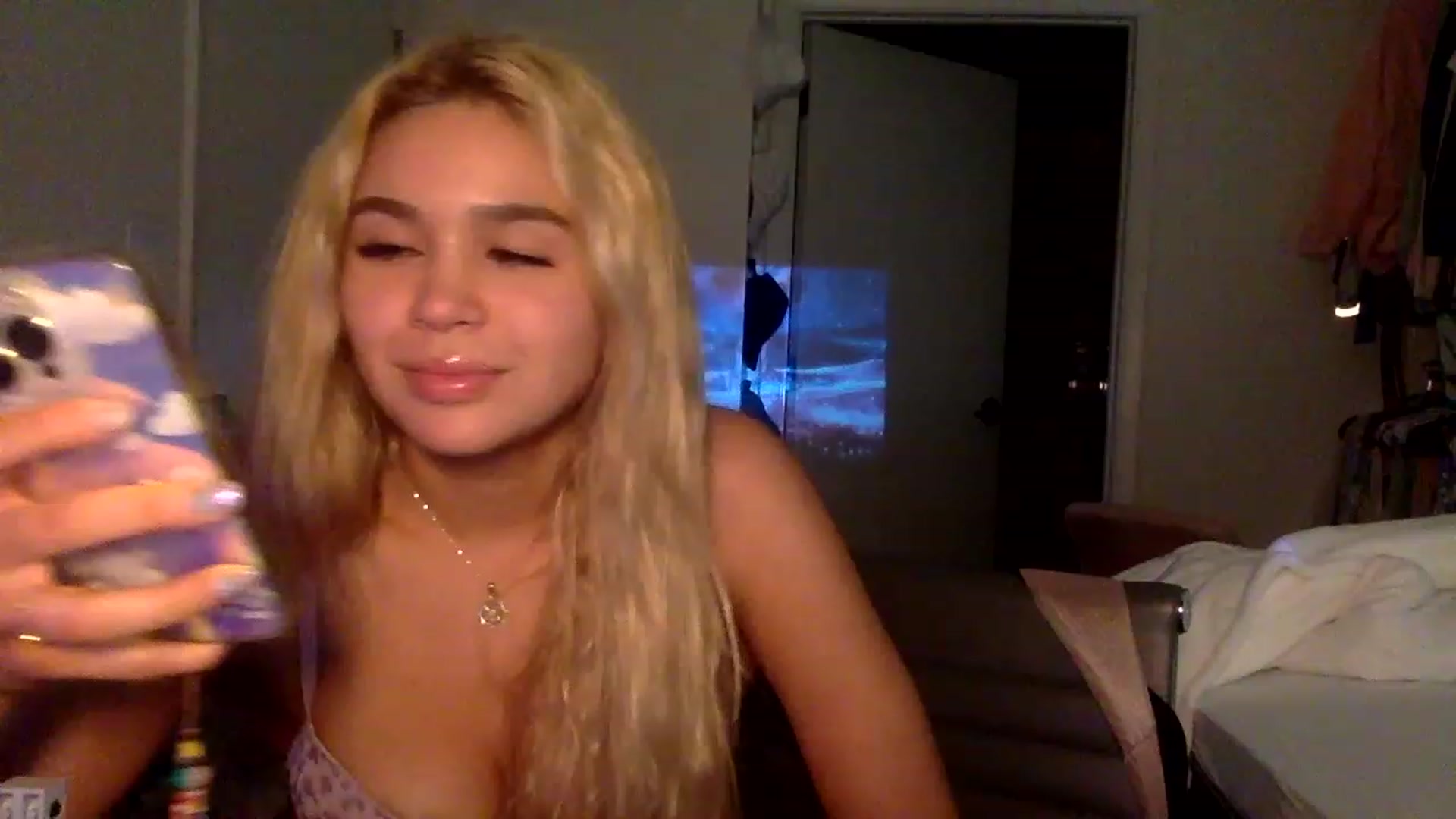 Gallery image thumbnail from sincerelypeny's myfreecams stream on, 01/07/2023, 09:17 image 4 of 20
