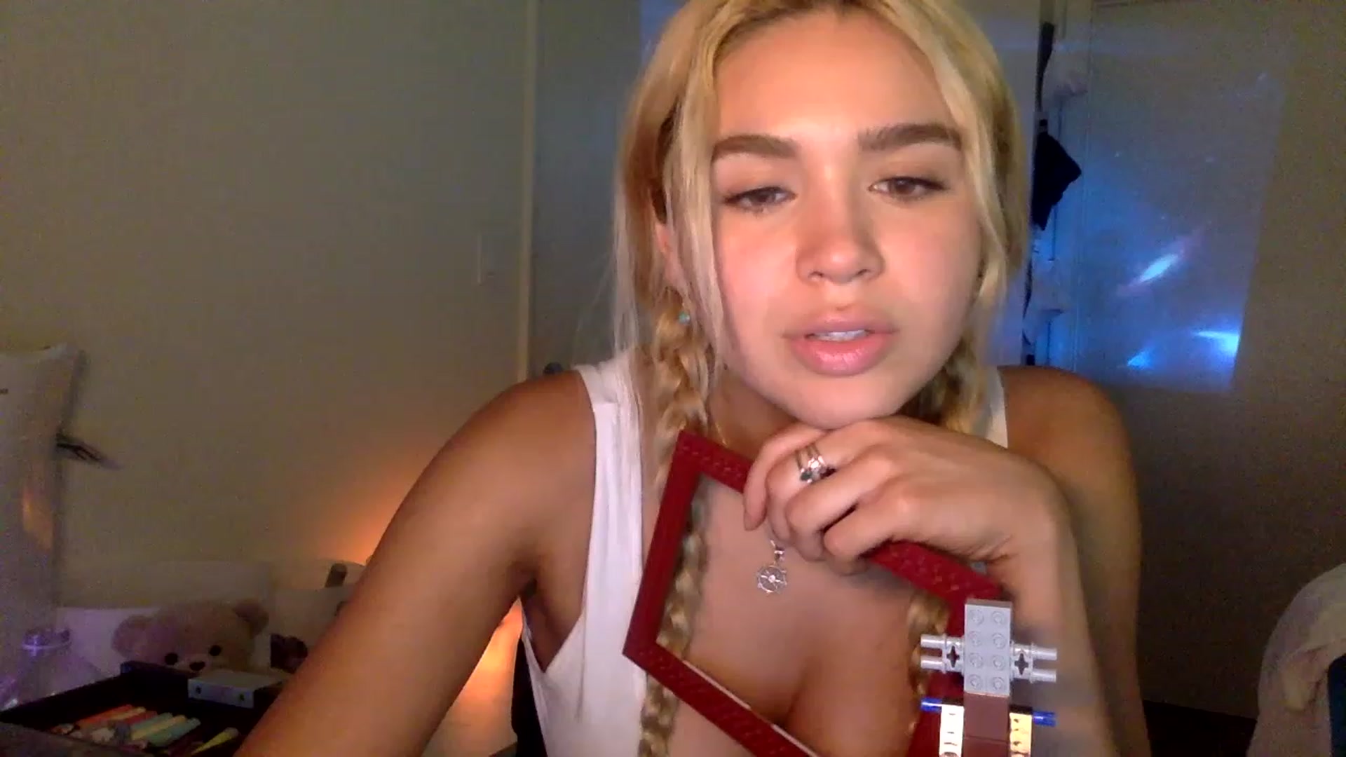 Gallery image thumbnail from sincerelypeny's myfreecams stream on, 01/13/2023, 09:22 image 12 of 20