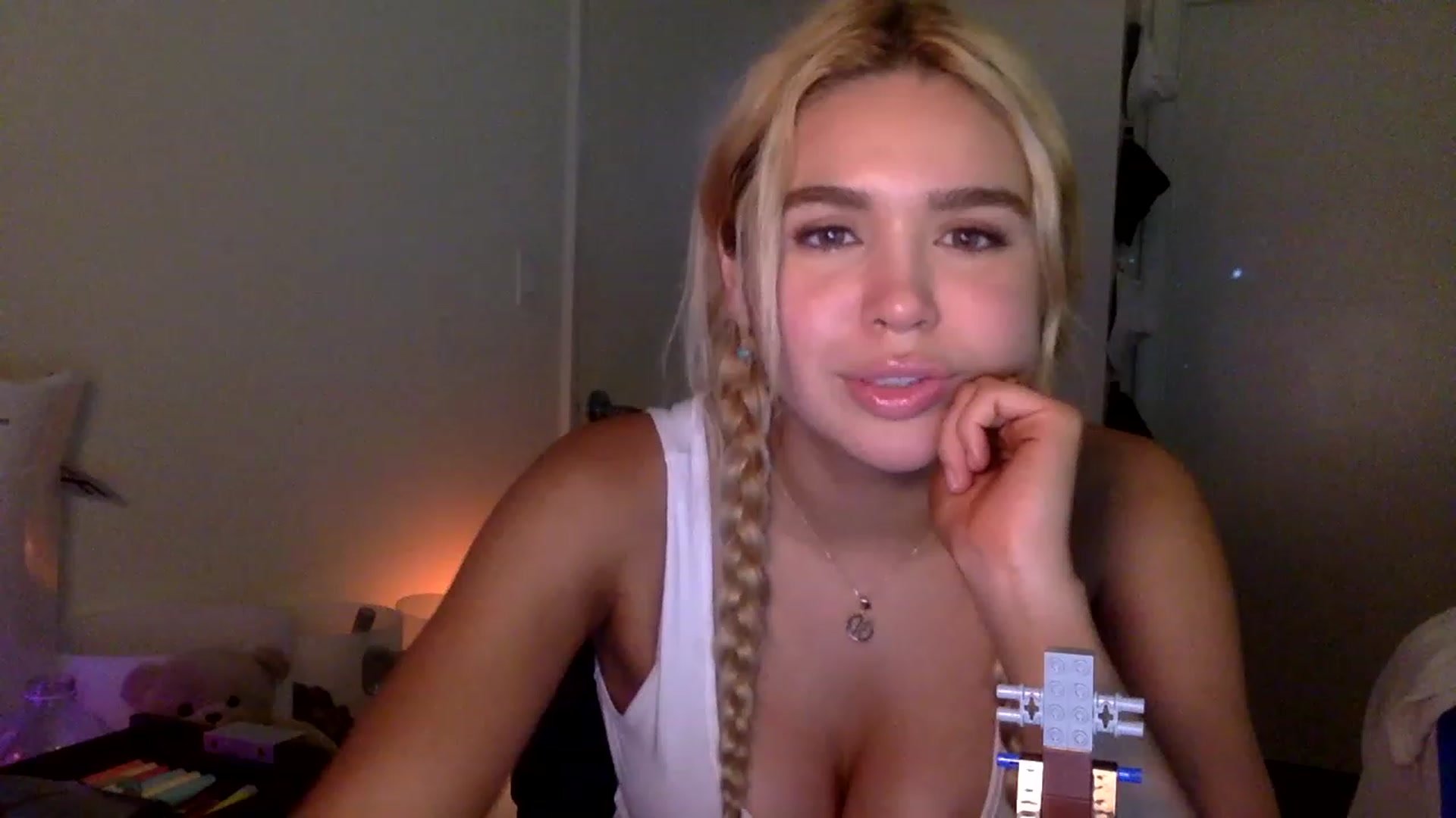 Gallery image thumbnail from sincerelypeny's myfreecams stream on, 01/13/2023, 09:22 image 9 of 20