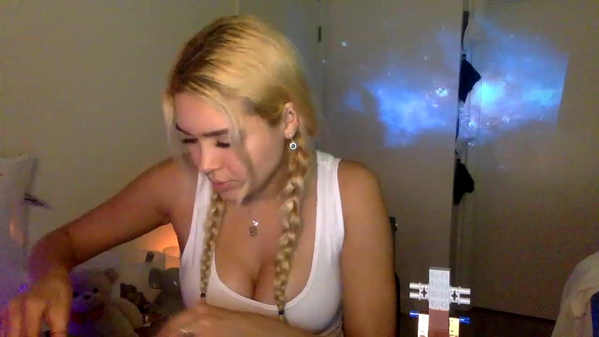 Gallery image thumbnail from sincerelypeny's myfreecams stream on, 01/13/2023, 09:22 image 16 of 20